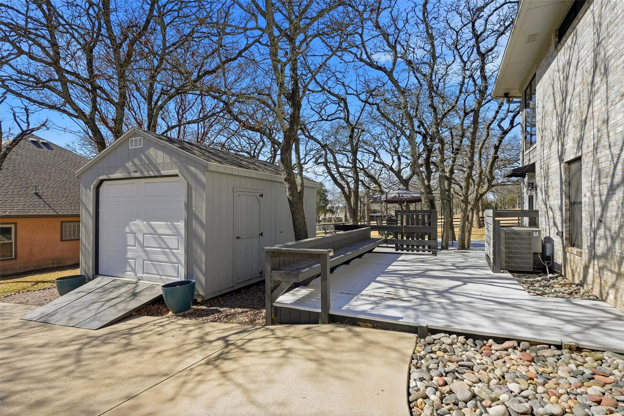 Single Family Residence For Sale in Cooke County , 231 Cayuga Trail, Lake Kiowa, Texas 76240, 2 Bedroom, 3 Bathroom, 2 Garage spaces, 2,422 Sqft, built in 1983, Preowned, mls#21178290, Real Estate Agent in Lake Kiowa, Homes For Sale in Cooke county, Homes For Sale in Lake Kiowa, Realtor in Lake Kiowa Texas, Real Estate Brokerage Independent Realty Texas, Luminita Cordes Realtor