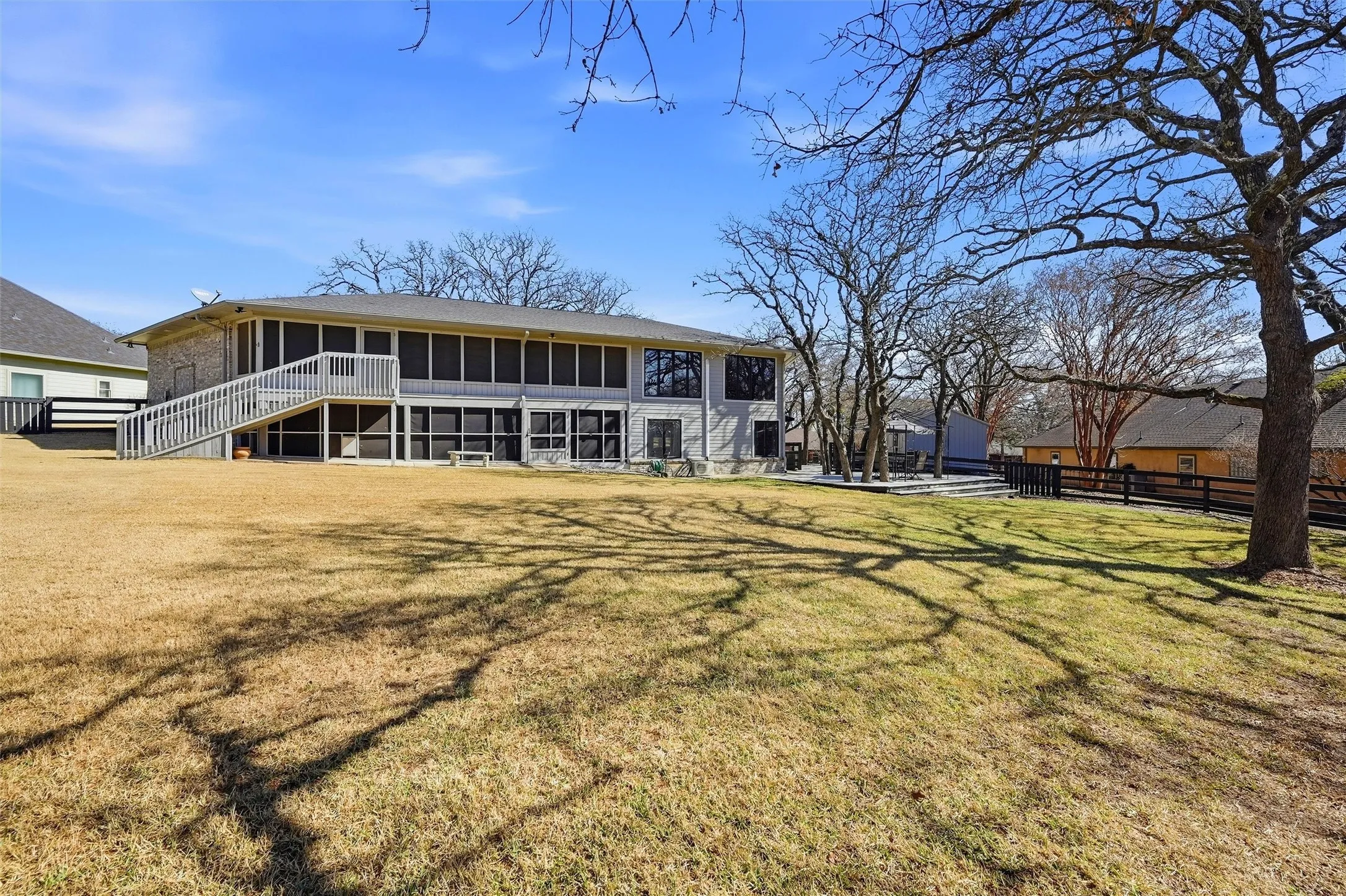 Single Family Residence For Sale in Cooke County , 231 Cayuga Trail, Lake Kiowa, Texas 76240, 2 Bedroom, 3 Bathroom, 2 Garage spaces, 2,422 Sqft, built in 1983, Preowned, mls#21178290, Real Estate Agent in Lake Kiowa, Homes For Sale in Cooke county, Homes For Sale in Lake Kiowa, Realtor in Lake Kiowa Texas, Real Estate Brokerage Independent Realty Texas, Luminita Cordes Realtor