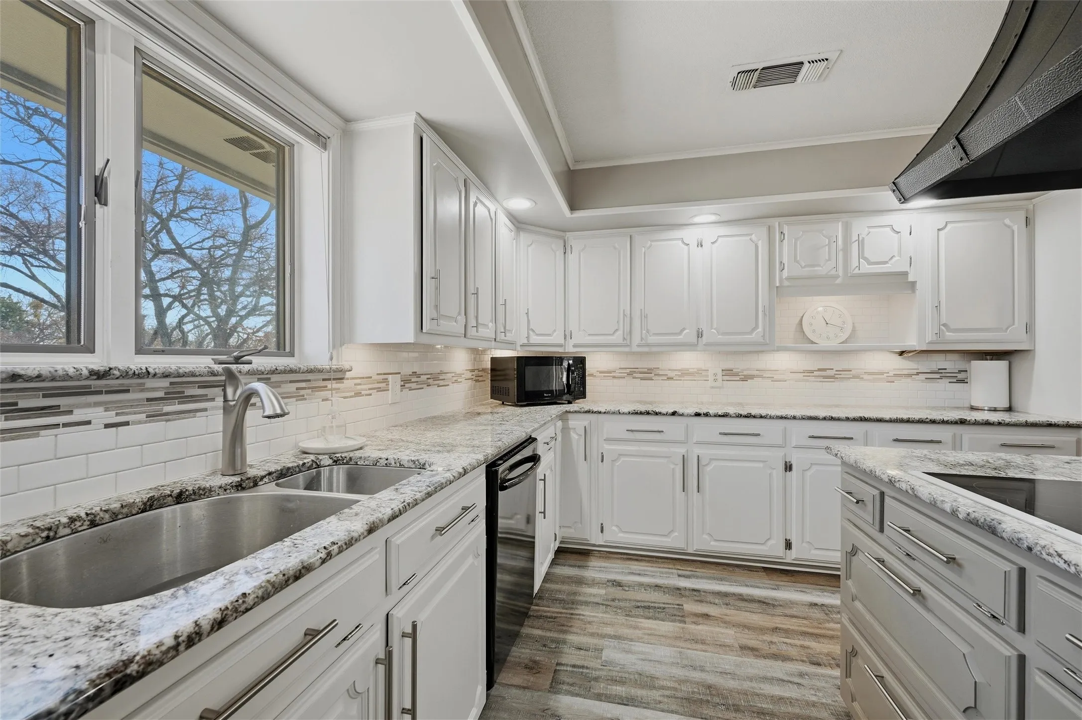 Single Family Residence For Sale in Cooke County , 231 Cayuga Trail, Lake Kiowa, Texas 76240, 2 Bedroom, 3 Bathroom, 2 Garage spaces, 2,422 Sqft, built in 1983, Preowned, mls#21178290, Real Estate Agent in Lake Kiowa, Homes For Sale in Cooke county, Homes For Sale in Lake Kiowa, Realtor in Lake Kiowa Texas, Real Estate Brokerage Independent Realty Texas, Luminita Cordes Realtor