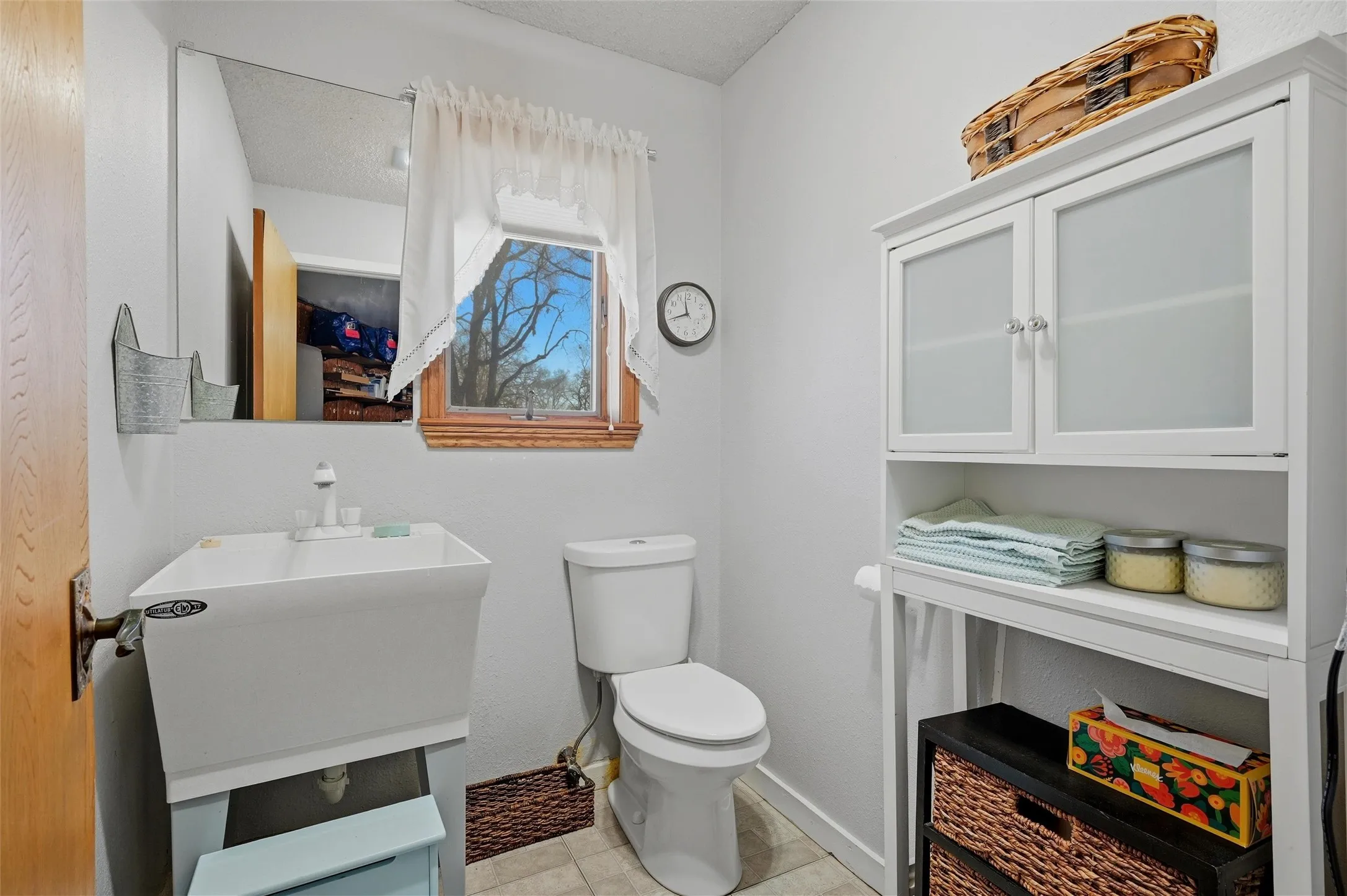 Single Family Residence For Sale in Cooke County , 231 Cayuga Trail, Lake Kiowa, Texas 76240, 2 Bedroom, 3 Bathroom, 2 Garage spaces, 2,422 Sqft, built in 1983, Preowned, mls#21178290, Real Estate Agent in Lake Kiowa, Homes For Sale in Cooke county, Homes For Sale in Lake Kiowa, Realtor in Lake Kiowa Texas, Real Estate Brokerage Independent Realty Texas, Luminita Cordes Realtor