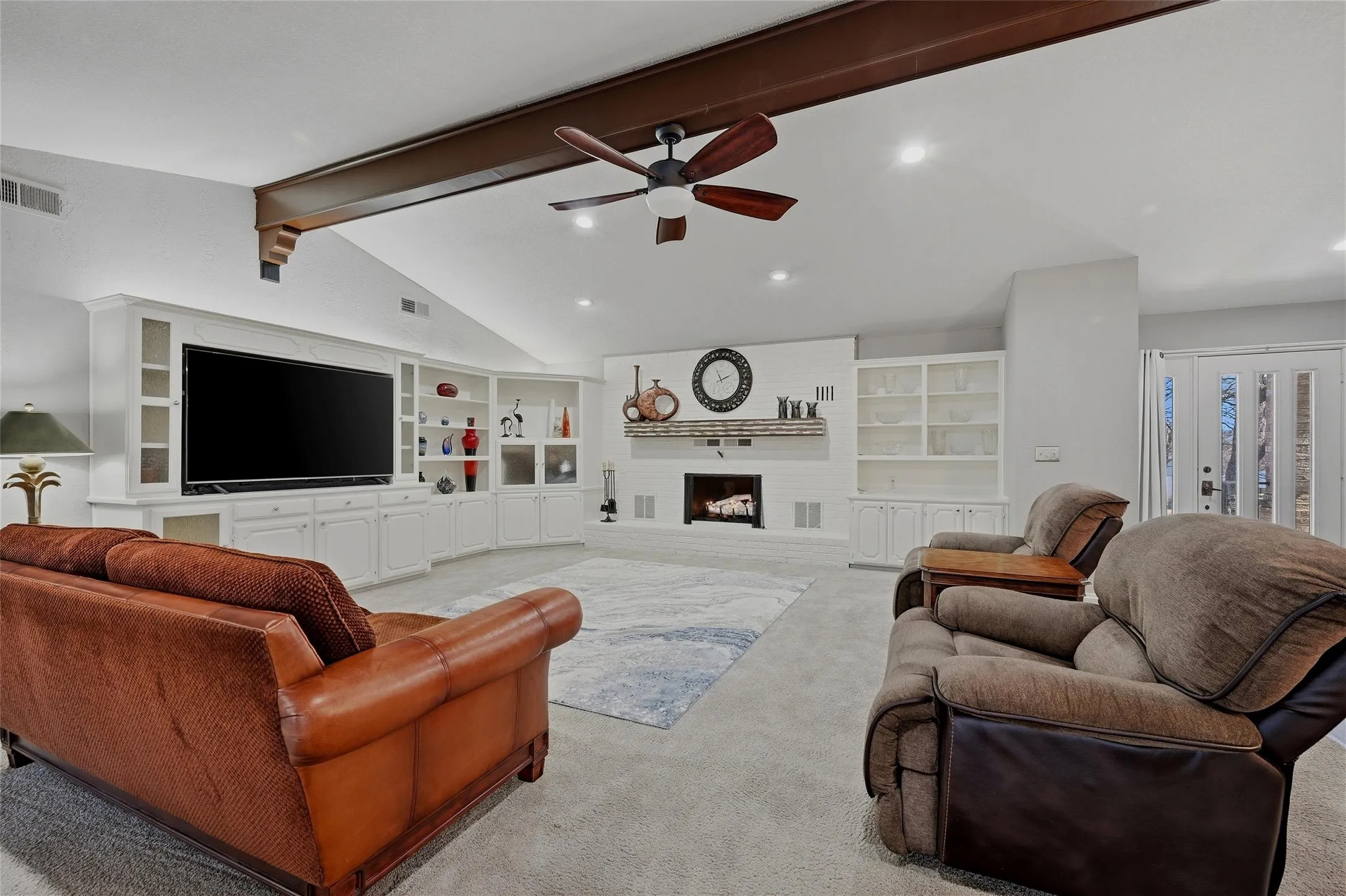 Single Family Residence For Sale in Cooke County , 231 Cayuga Trail, Lake Kiowa, Texas 76240, 2 Bedroom, 3 Bathroom, 2 Garage spaces, 2,422 Sqft, built in 1983, Preowned, mls#21178290, Real Estate Agent in Lake Kiowa, Homes For Sale in Cooke county, Homes For Sale in Lake Kiowa, Realtor in Lake Kiowa Texas, Real Estate Brokerage Independent Realty Texas, Luminita Cordes Realtor