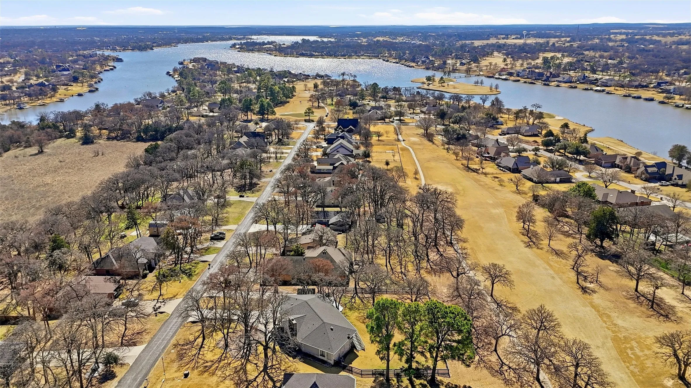 Single Family Residence For Sale in Cooke County , 231 Cayuga Trail, Lake Kiowa, Texas 76240, 2 Bedroom, 3 Bathroom, 2 Garage spaces, 2,422 Sqft, built in 1983, Preowned, mls#21178290, Real Estate Agent in Lake Kiowa, Homes For Sale in Cooke county, Homes For Sale in Lake Kiowa, Realtor in Lake Kiowa Texas, Real Estate Brokerage Independent Realty Texas, Luminita Cordes Realtor