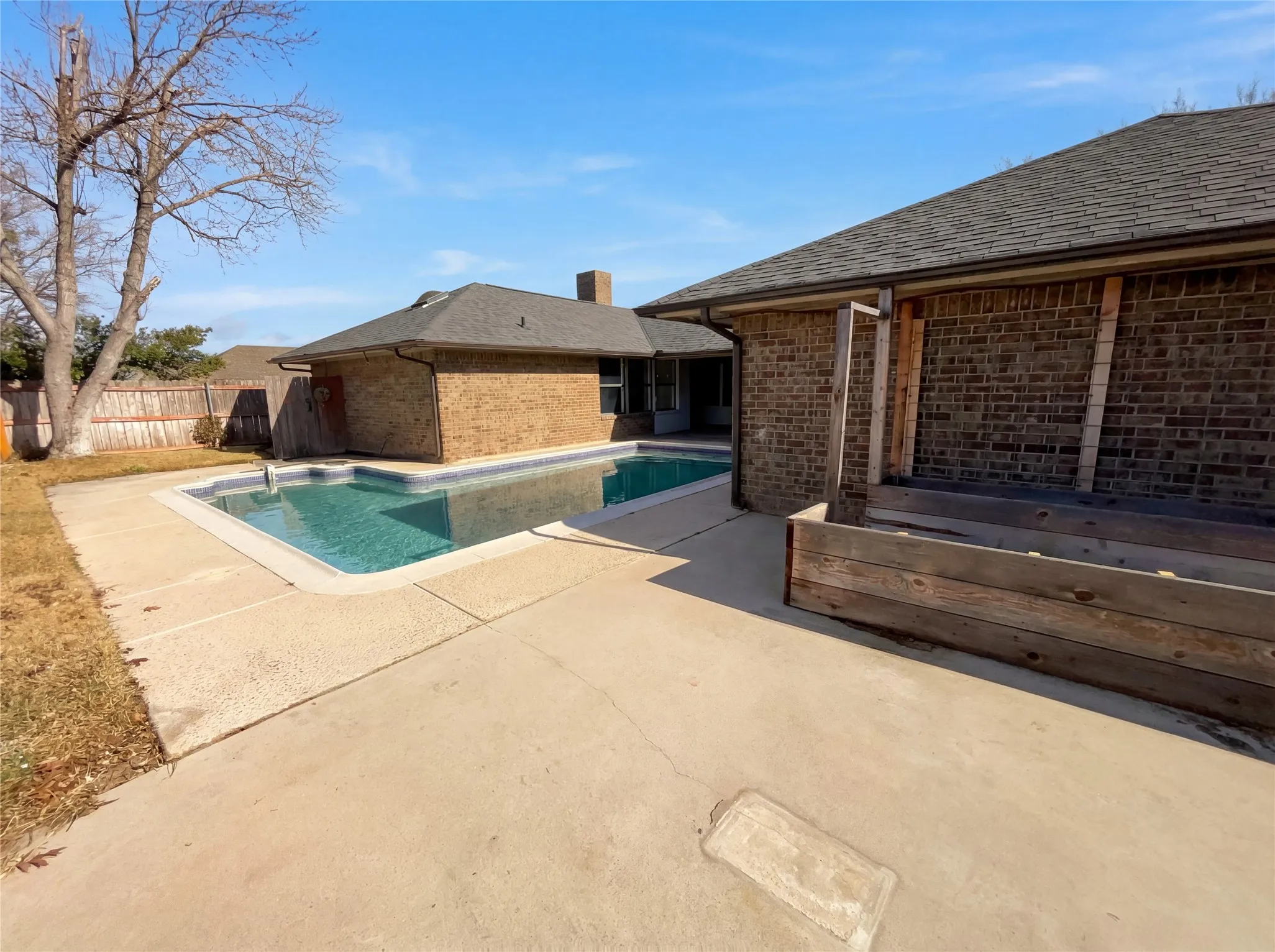 Single Family Residence For Sale in Tarrant County , 401 Kenshire Drive, Benbrook, Texas 76126, 4 Bedroom, 3 Bathroom, 2 Garage spaces, 2,664 Sqft, built in 1984, Preowned, mls#21178502, Real Estate Agent in Benbrook, Homes For Sale in Tarrant county, Homes For Sale in Benbrook, Realtor in Benbrook Texas, Real Estate Brokerage Independent Realty Texas, Luminita Cordes Realtor