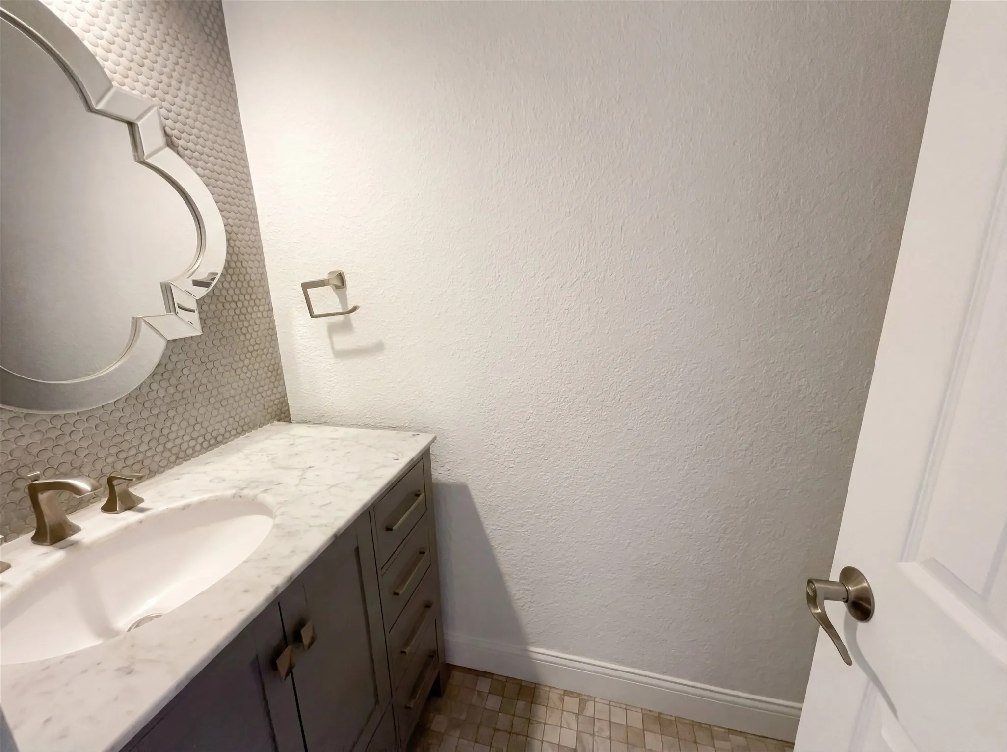 Single Family Residence For Sale in Tarrant County , 401 Kenshire Drive, Benbrook, Texas 76126, 4 Bedroom, 3 Bathroom, 2 Garage spaces, 2,664 Sqft, built in 1984, Preowned, mls#21178502, Real Estate Agent in Benbrook, Homes For Sale in Tarrant county, Homes For Sale in Benbrook, Realtor in Benbrook Texas, Real Estate Brokerage Independent Realty Texas, Luminita Cordes Realtor