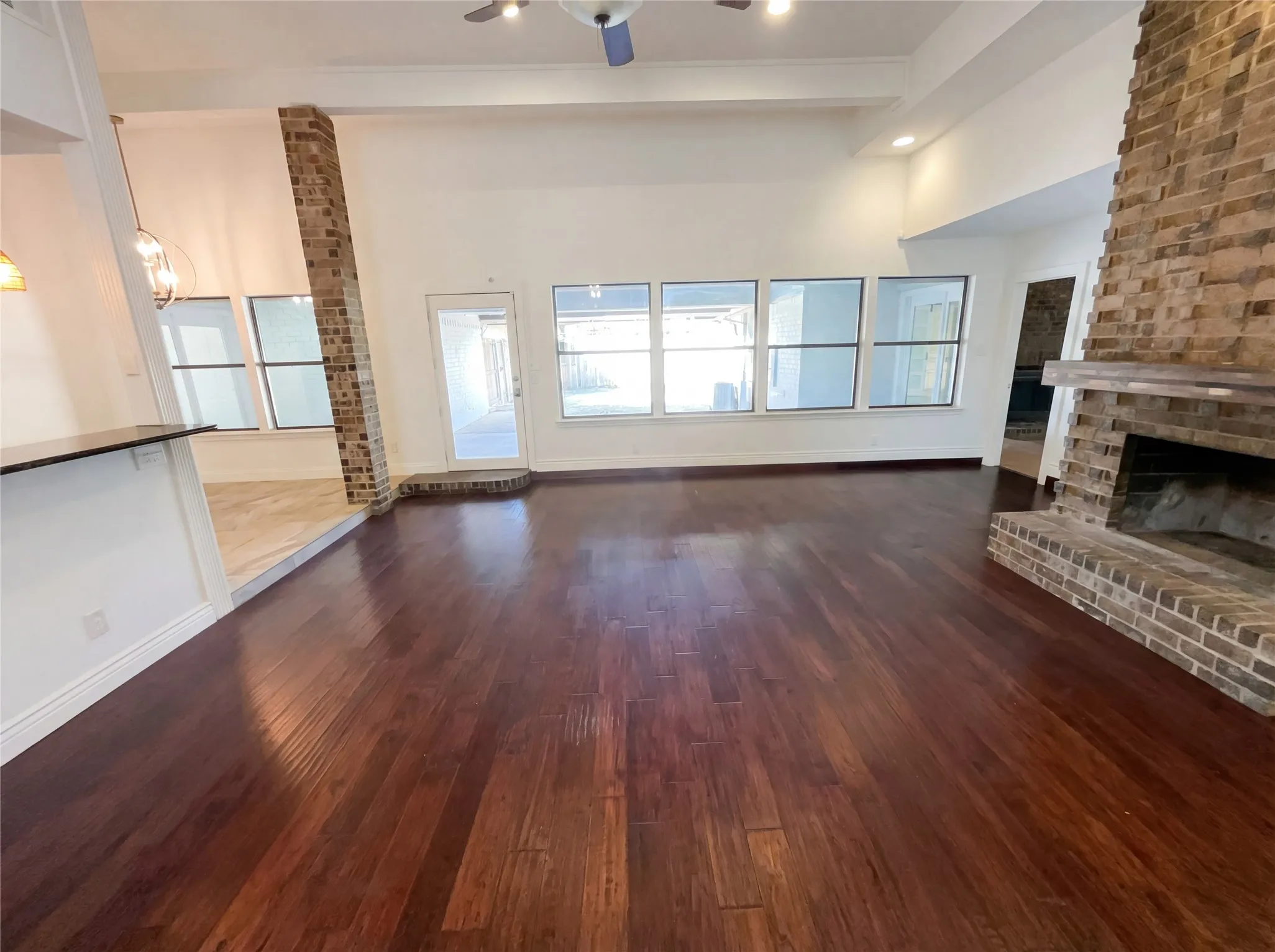 Single Family Residence For Sale in Tarrant County , 401 Kenshire Drive, Benbrook, Texas 76126, 4 Bedroom, 3 Bathroom, 2 Garage spaces, 2,664 Sqft, built in 1984, Preowned, mls#21178502, Real Estate Agent in Benbrook, Homes For Sale in Tarrant county, Homes For Sale in Benbrook, Realtor in Benbrook Texas, Real Estate Brokerage Independent Realty Texas, Luminita Cordes Realtor