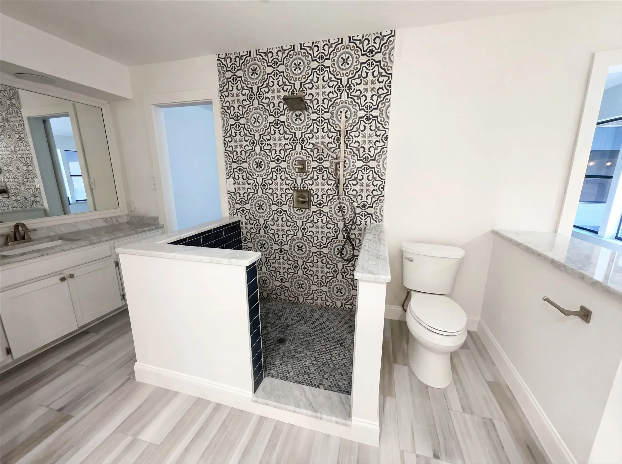 Single Family Residence For Sale in Tarrant County , 401 Kenshire Drive, Benbrook, Texas 76126, 4 Bedroom, 3 Bathroom, 2 Garage spaces, 2,664 Sqft, built in 1984, Preowned, mls#21178502, Real Estate Agent in Benbrook, Homes For Sale in Tarrant county, Homes For Sale in Benbrook, Realtor in Benbrook Texas, Real Estate Brokerage Independent Realty Texas, Luminita Cordes Realtor