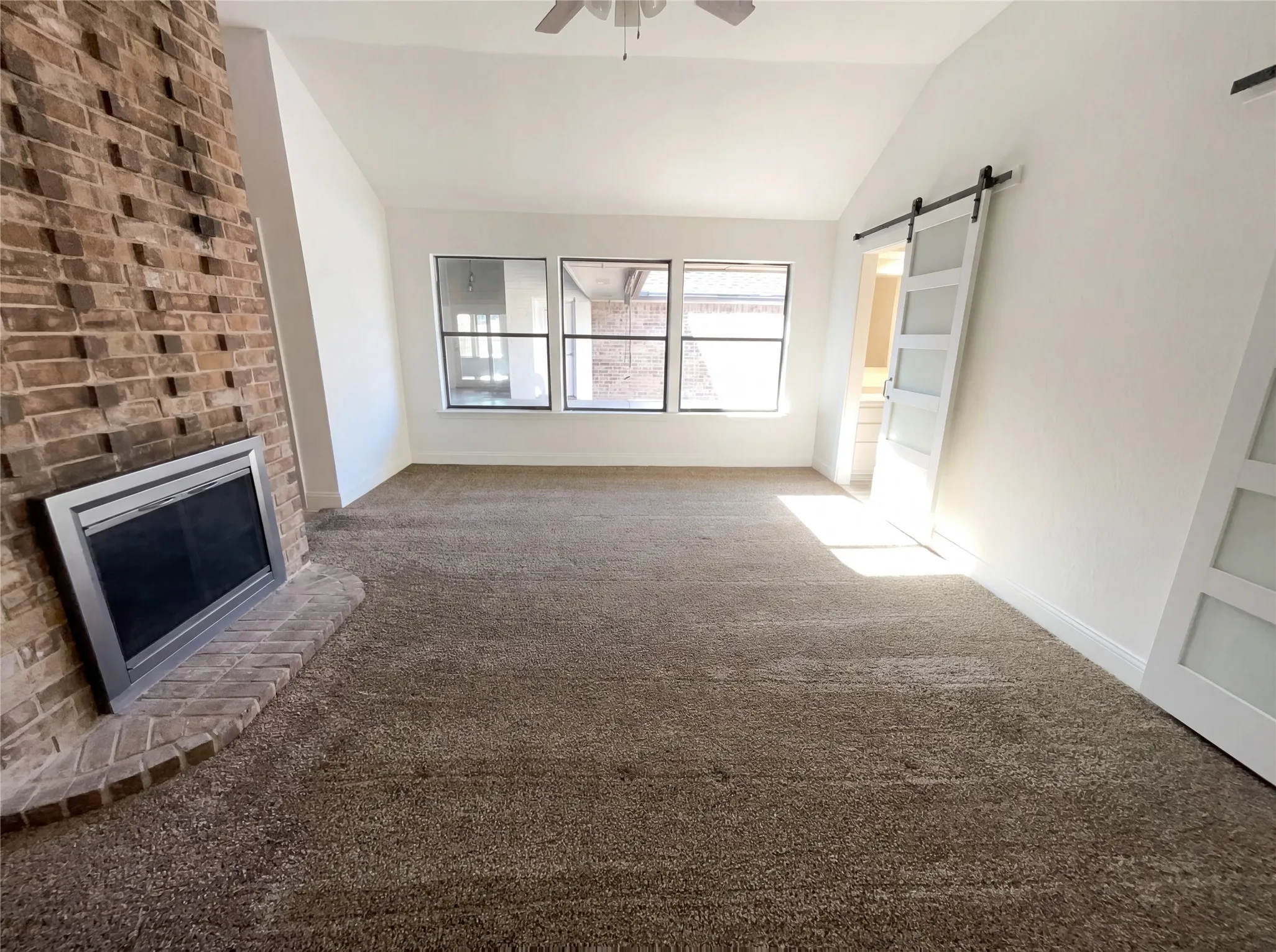 Single Family Residence For Sale in Tarrant County , 401 Kenshire Drive, Benbrook, Texas 76126, 4 Bedroom, 3 Bathroom, 2 Garage spaces, 2,664 Sqft, built in 1984, Preowned, mls#21178502, Real Estate Agent in Benbrook, Homes For Sale in Tarrant county, Homes For Sale in Benbrook, Realtor in Benbrook Texas, Real Estate Brokerage Independent Realty Texas, Luminita Cordes Realtor