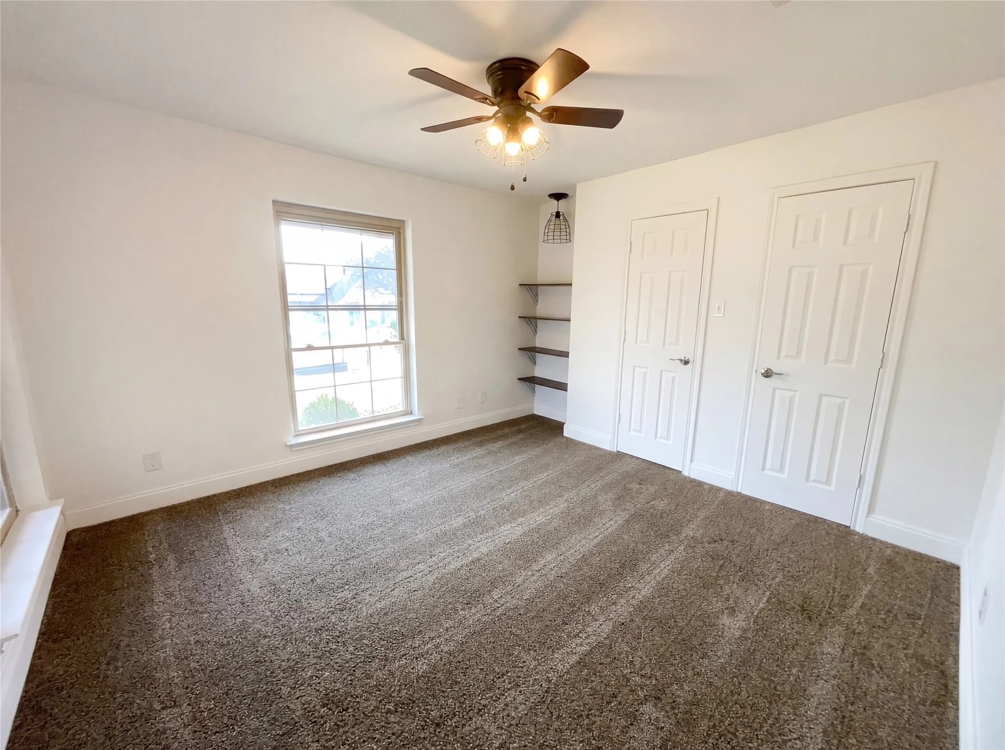 Single Family Residence For Sale in Tarrant County , 401 Kenshire Drive, Benbrook, Texas 76126, 4 Bedroom, 3 Bathroom, 2 Garage spaces, 2,664 Sqft, built in 1984, Preowned, mls#21178502, Real Estate Agent in Benbrook, Homes For Sale in Tarrant county, Homes For Sale in Benbrook, Realtor in Benbrook Texas, Real Estate Brokerage Independent Realty Texas, Luminita Cordes Realtor
