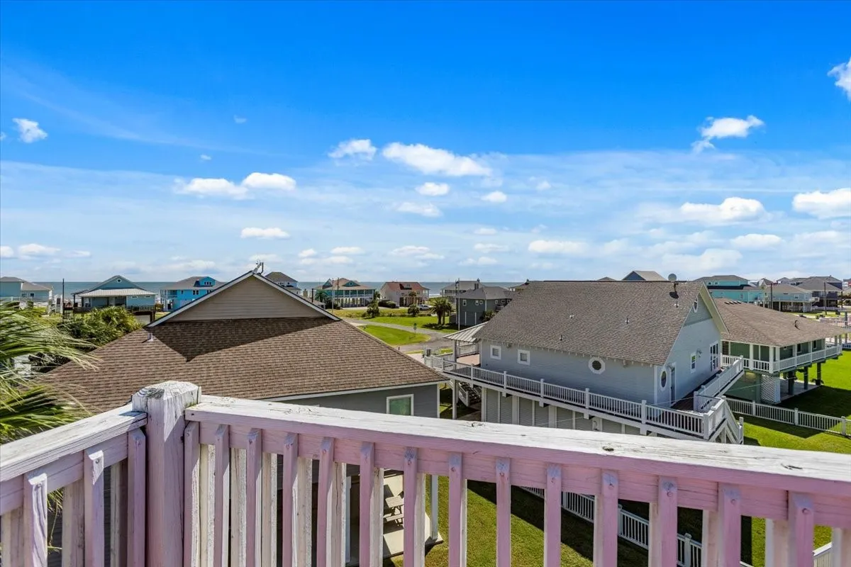 Single Family Residence For Sale in Galveston County , 3240 Castle Drive, Crystal Beach, Texas 77650, 4 Bedroom, 3 Bathroom, 1 Garage spaces, 1,764 Sqft, built in 2006, Preowned, mls#21178557, Real Estate Agent in Crystal Beach, Homes For Sale in Galveston county, Homes For Sale in Crystal Beach, Realtor in Crystal Beach Texas, Real Estate Brokerage Independent Realty Texas, Luminita Cordes Realtor