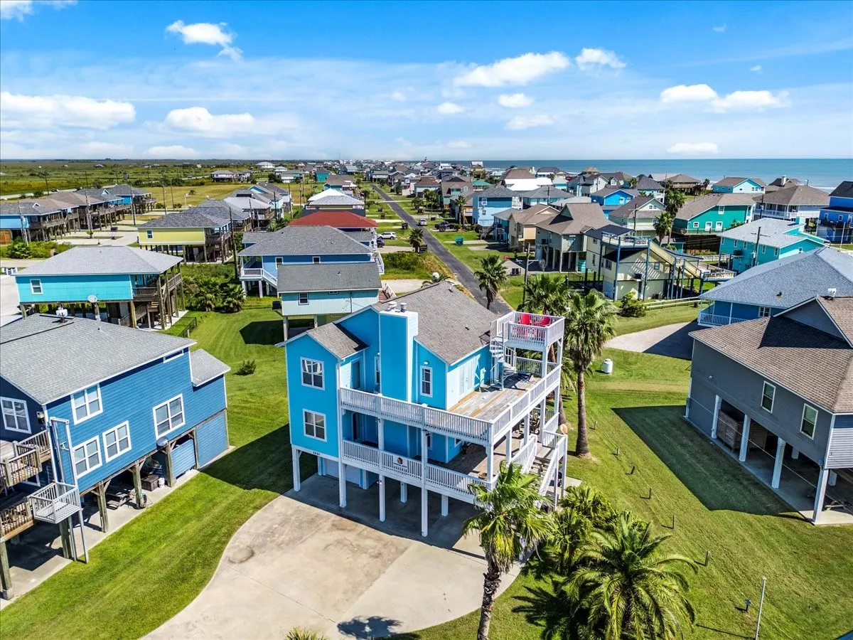 Birds eye view of property