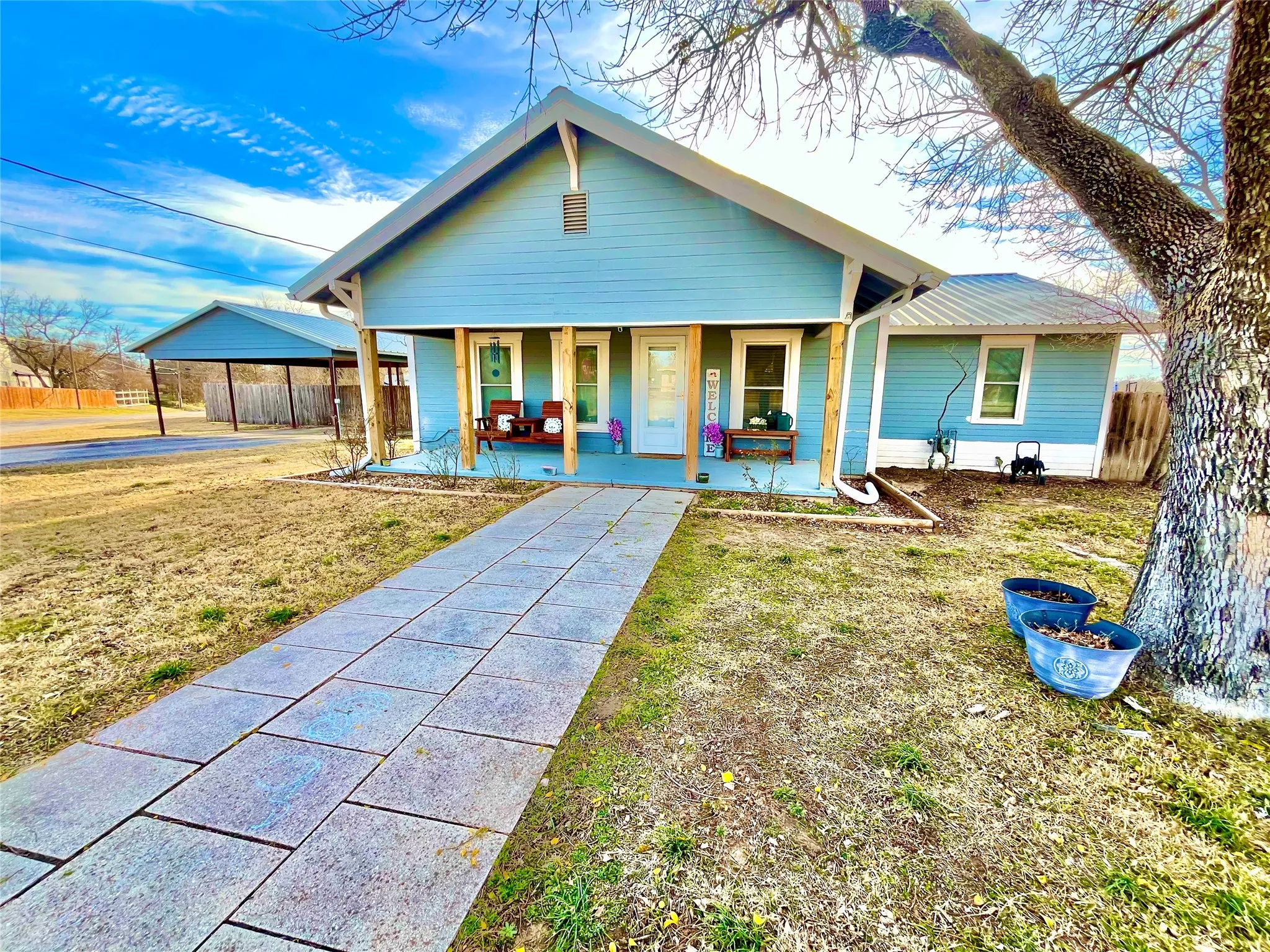 Single Family Residence For Sale in Hamilton County , 522 E Standifer Street, Hamilton, Texas 76531, 4 Bedroom, 2 Bathroom, Garage spaces, 2,058 Sqft, built in 1935, mls#21178584, Real Estate Agent in Hamilton, Homes For Sale in Hamilton county, Homes For Sale in Hamilton, Realtor in Hamilton Texas, Real Estate Brokerage Independent Realty Texas, Luminita Cordes Realtor