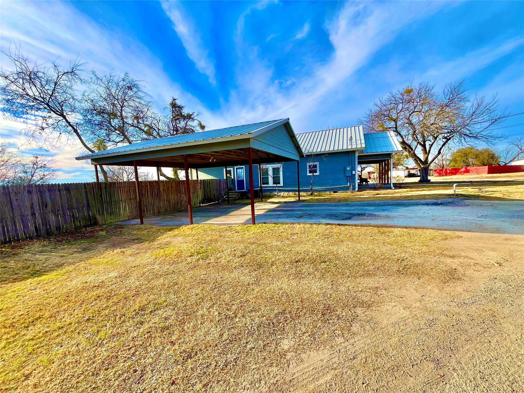 Single Family Residence For Sale in Hamilton County , 522 E Standifer Street, Hamilton, Texas 76531, 4 Bedroom, 2 Bathroom, Garage spaces, 2,058 Sqft, built in 1935, mls#21178584, Real Estate Agent in Hamilton, Homes For Sale in Hamilton county, Homes For Sale in Hamilton, Realtor in Hamilton Texas, Real Estate Brokerage Independent Realty Texas, Luminita Cordes Realtor