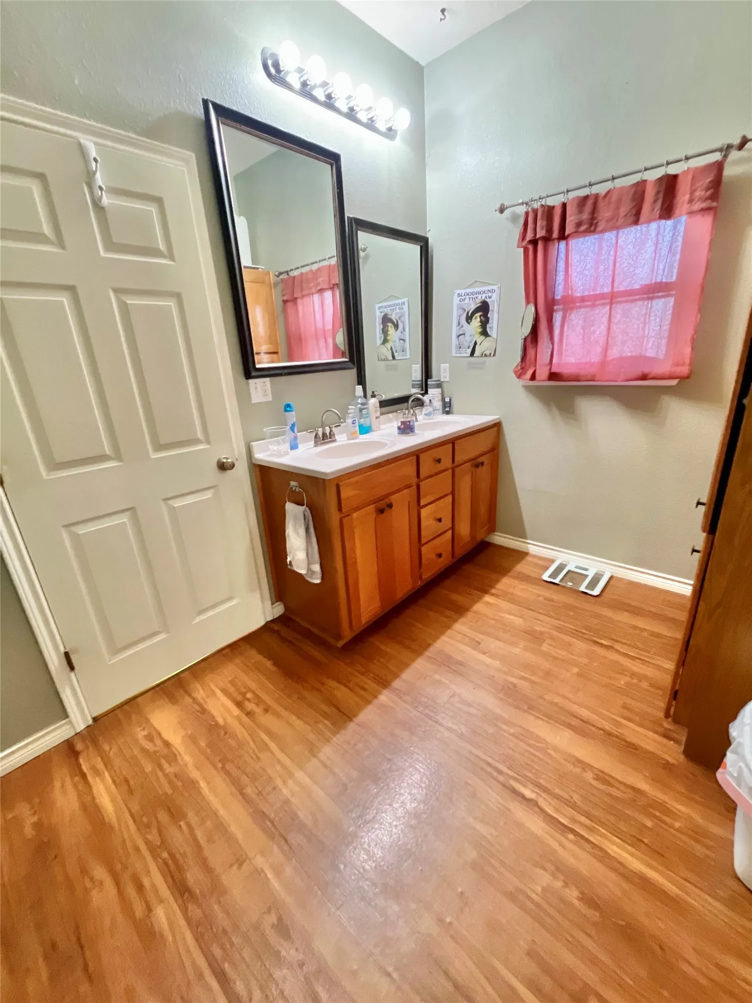 Single Family Residence For Sale in Hamilton County , 522 E Standifer Street, Hamilton, Texas 76531, 4 Bedroom, 2 Bathroom, Garage spaces, 2,058 Sqft, built in 1935, mls#21178584, Real Estate Agent in Hamilton, Homes For Sale in Hamilton county, Homes For Sale in Hamilton, Realtor in Hamilton Texas, Real Estate Brokerage Independent Realty Texas, Luminita Cordes Realtor