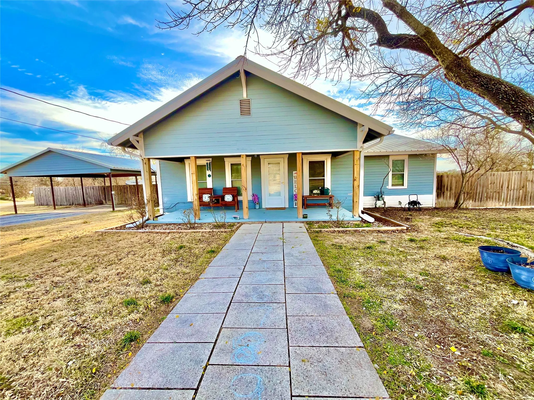 Single Family Residence For Sale in Hamilton County , 522 E Standifer Street, Hamilton, Texas 76531, 4 Bedroom, 2 Bathroom, Garage spaces, 2,058 Sqft, built in 1935, mls#21178584, Real Estate Agent in Hamilton, Homes For Sale in Hamilton county, Homes For Sale in Hamilton, Realtor in Hamilton Texas, Real Estate Brokerage Independent Realty Texas, Luminita Cordes Realtor