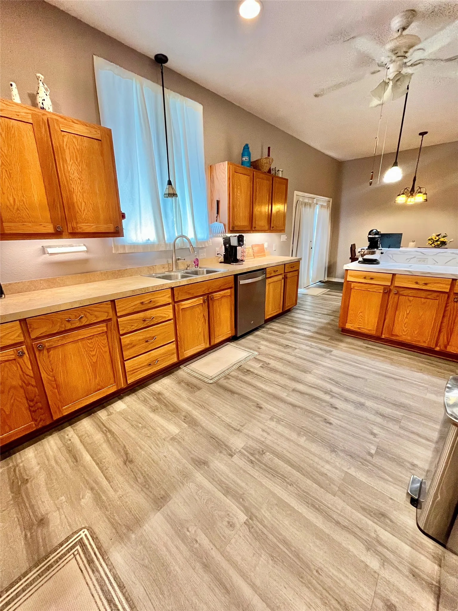 Single Family Residence For Sale in Hamilton County , 522 E Standifer Street, Hamilton, Texas 76531, 4 Bedroom, 2 Bathroom, Garage spaces, 2,058 Sqft, built in 1935, mls#21178584, Real Estate Agent in Hamilton, Homes For Sale in Hamilton county, Homes For Sale in Hamilton, Realtor in Hamilton Texas, Real Estate Brokerage Independent Realty Texas, Luminita Cordes Realtor