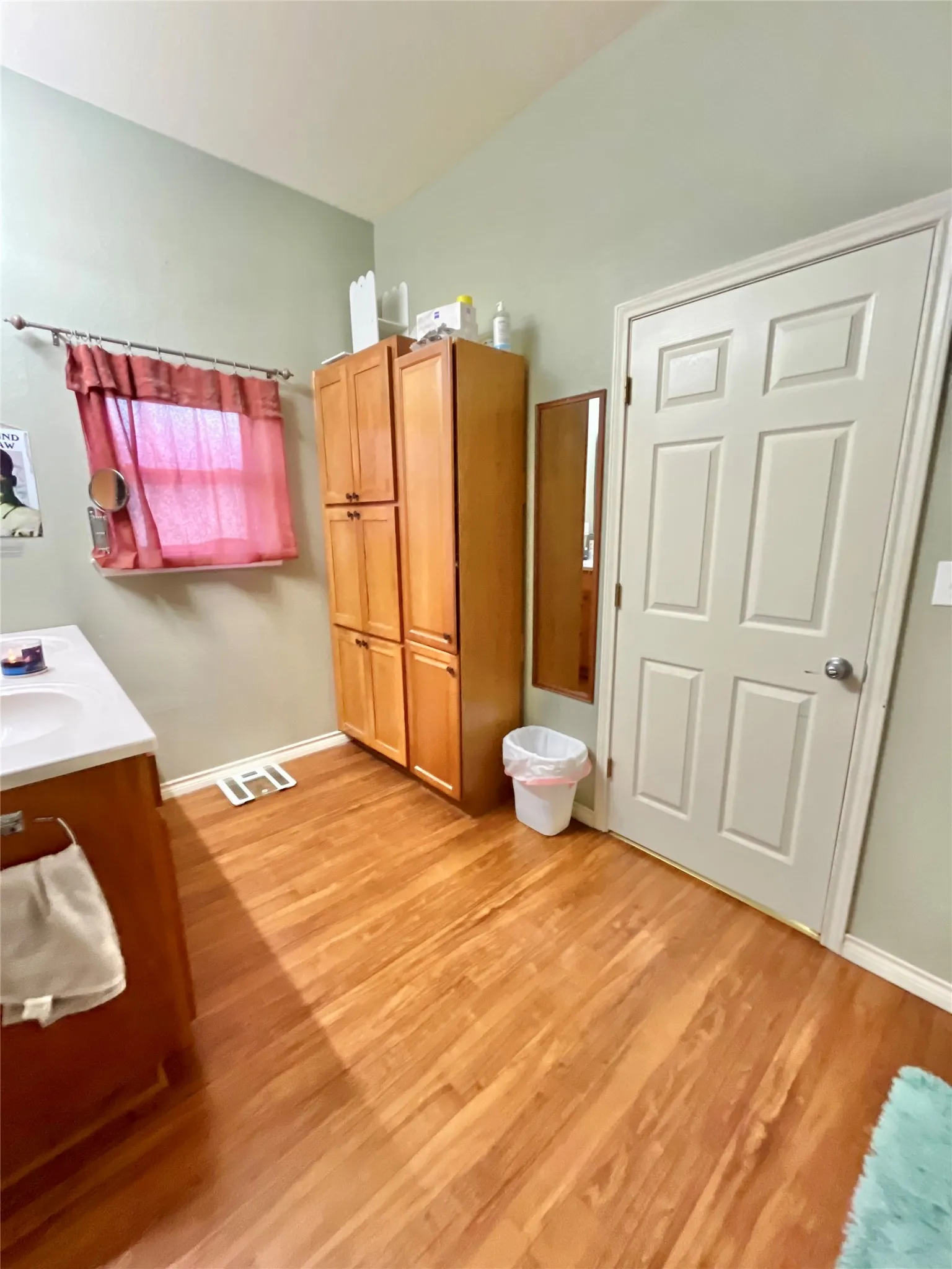 Single Family Residence For Sale in Hamilton County , 522 E Standifer Street, Hamilton, Texas 76531, 4 Bedroom, 2 Bathroom, Garage spaces, 2,058 Sqft, built in 1935, mls#21178584, Real Estate Agent in Hamilton, Homes For Sale in Hamilton county, Homes For Sale in Hamilton, Realtor in Hamilton Texas, Real Estate Brokerage Independent Realty Texas, Luminita Cordes Realtor
