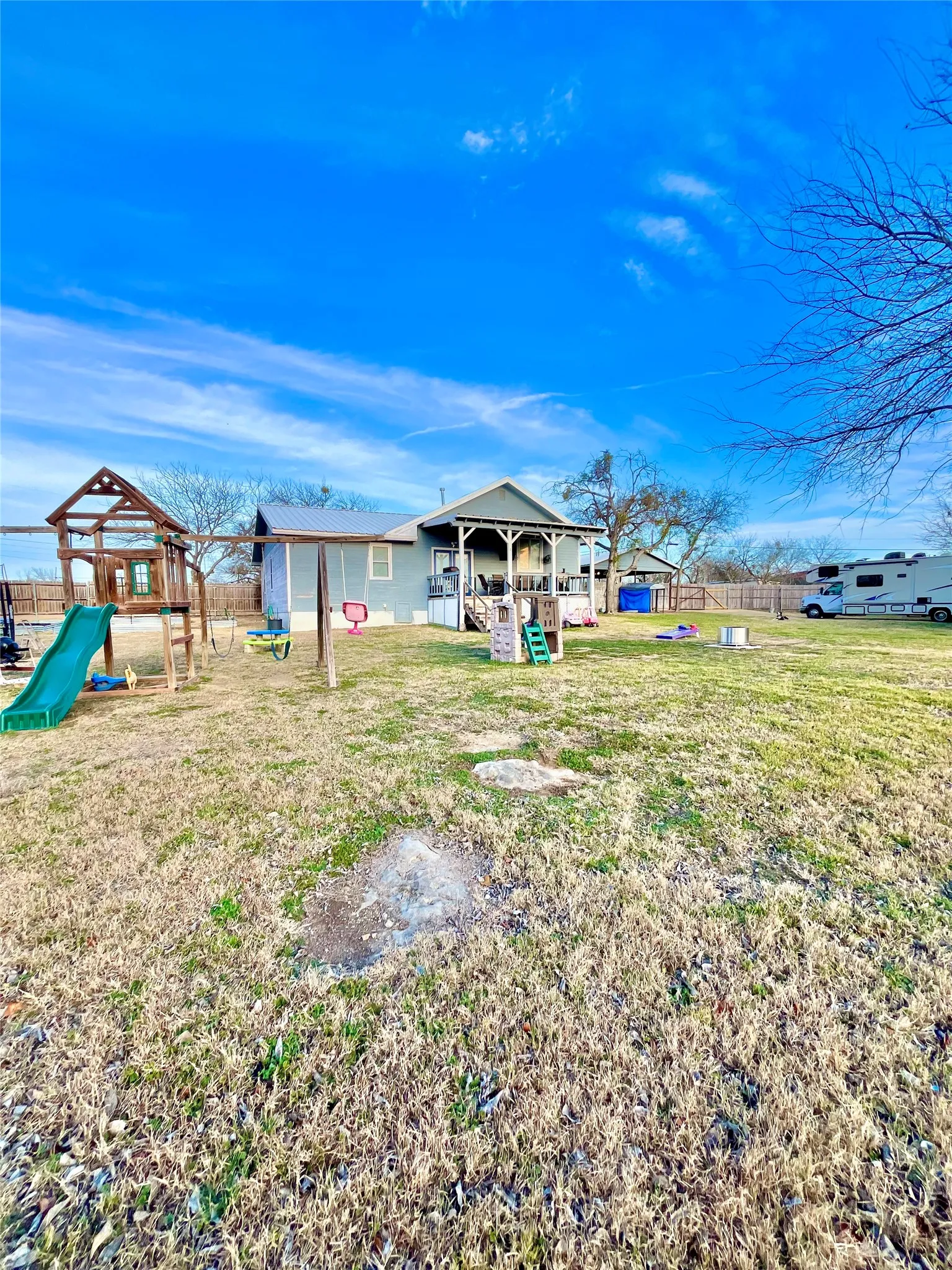 Single Family Residence For Sale in Hamilton County , 522 E Standifer Street, Hamilton, Texas 76531, 4 Bedroom, 2 Bathroom, Garage spaces, 2,058 Sqft, built in 1935, mls#21178584, Real Estate Agent in Hamilton, Homes For Sale in Hamilton county, Homes For Sale in Hamilton, Realtor in Hamilton Texas, Real Estate Brokerage Independent Realty Texas, Luminita Cordes Realtor
