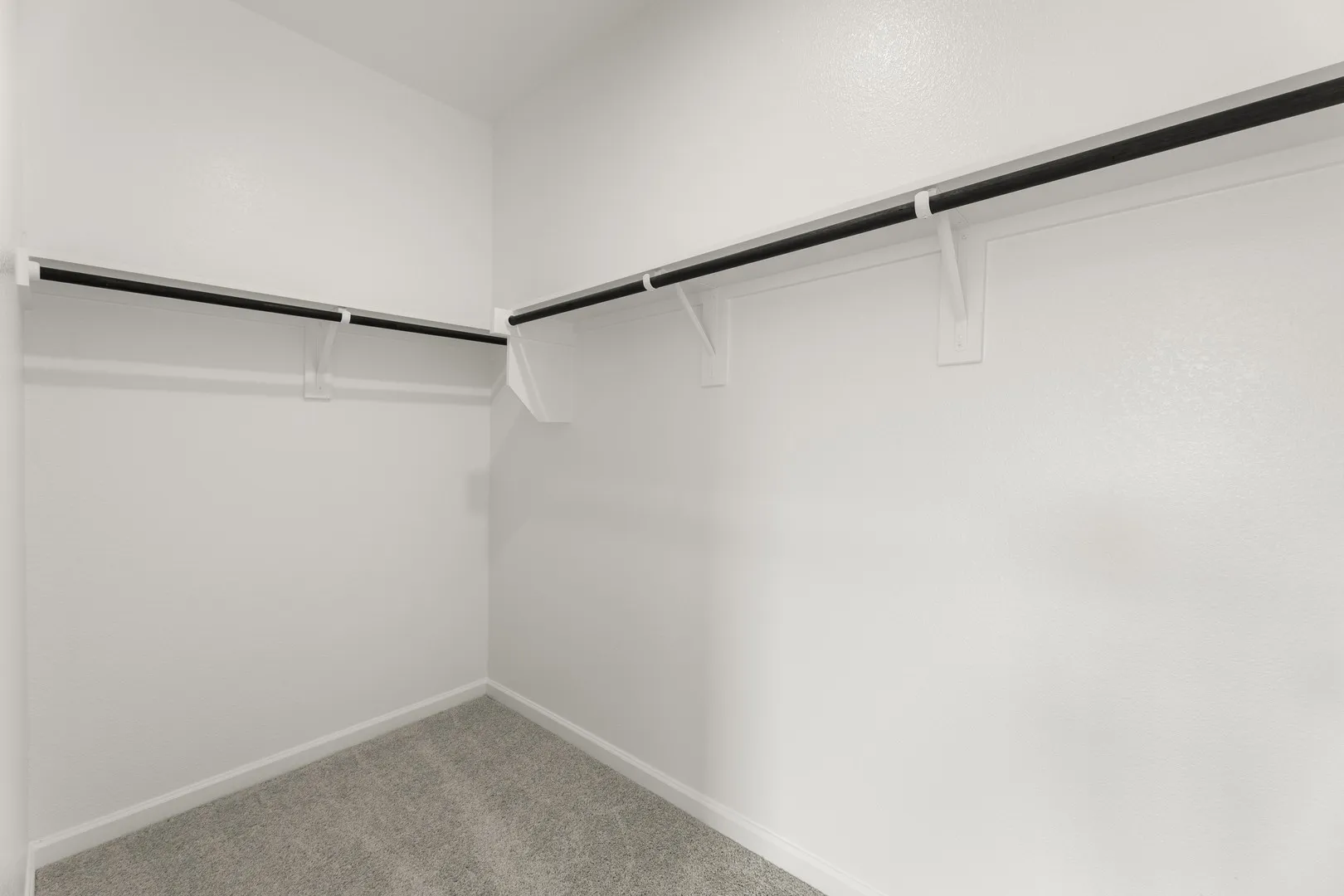 24. 1233 Anderson - Closet