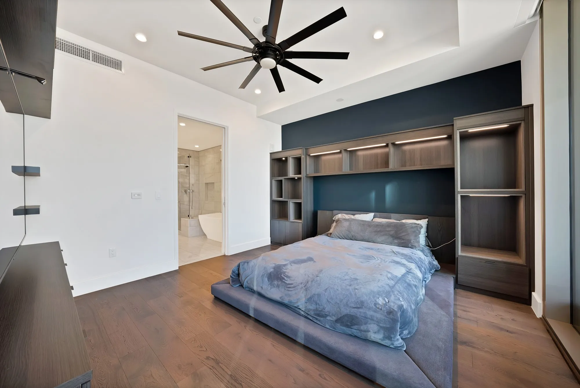 Condominium For Sale in Collin County , 7901 Windrose Avenue 1402, Plano, Texas 75024, 2 Bedroom, 2 Bathroom, 2 Garage spaces, 1,540 Sqft, built in 2019, Preowned, mls#21178363, Real Estate Agent in Plano, Homes For Sale in Collin county, Homes For Sale in Plano, Realtor in Plano Texas, Real Estate Brokerage Independent Realty Texas, Luminita Cordes Realtor
