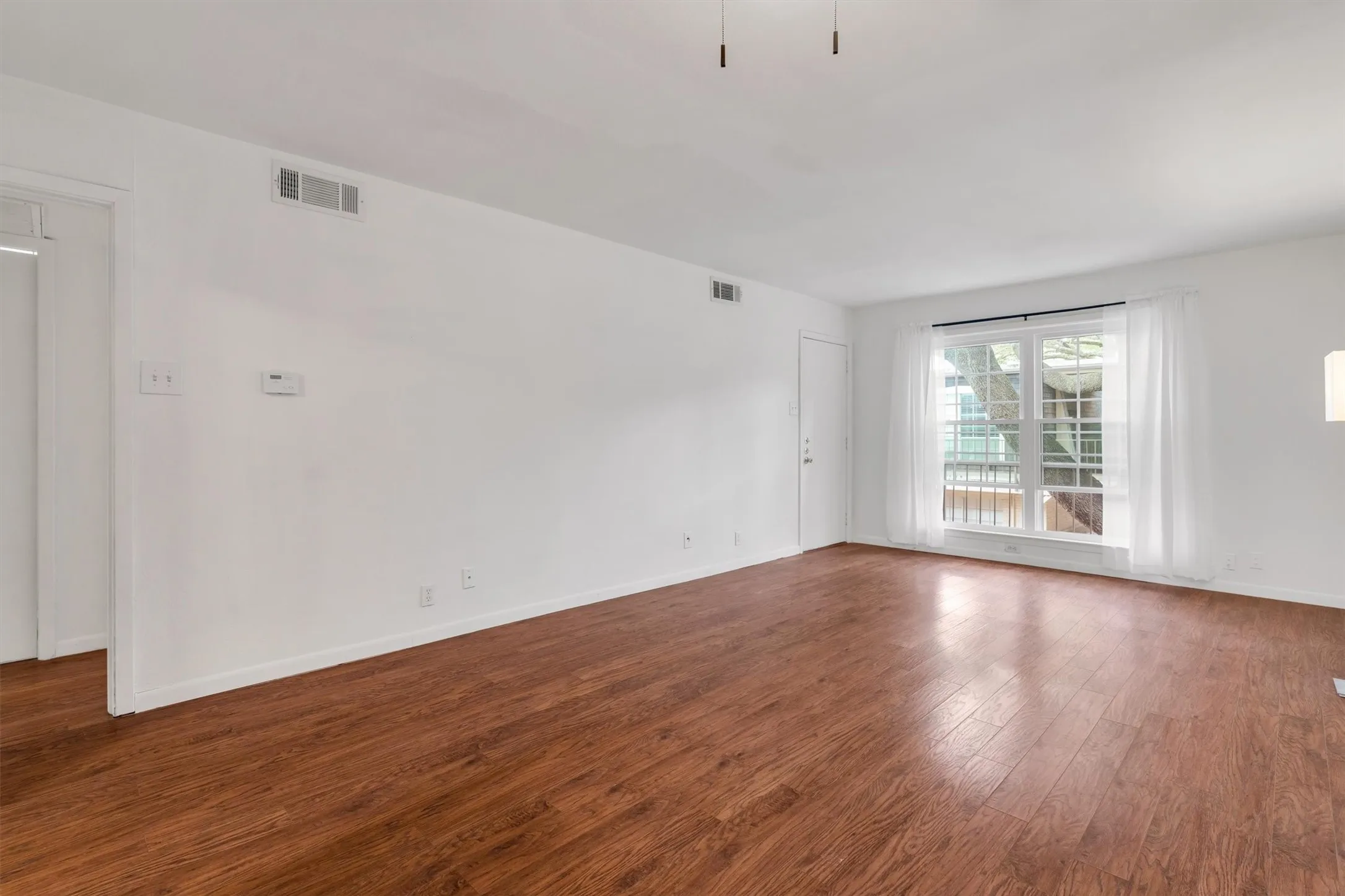 Condominium For Sale in Dallas County , 5305 Fleetwood Oaks Avenue 274, Dallas, Texas 75235, 1 Bedroom, 1 Bathroom, Garage spaces, 695 Sqft, built in 1964, mls#21176185, Real Estate Agent in Dallas, Homes For Sale in Dallas county, Homes For Sale in Dallas, Realtor in Dallas Texas, Real Estate Brokerage Independent Realty Texas, Luminita Cordes Realtor