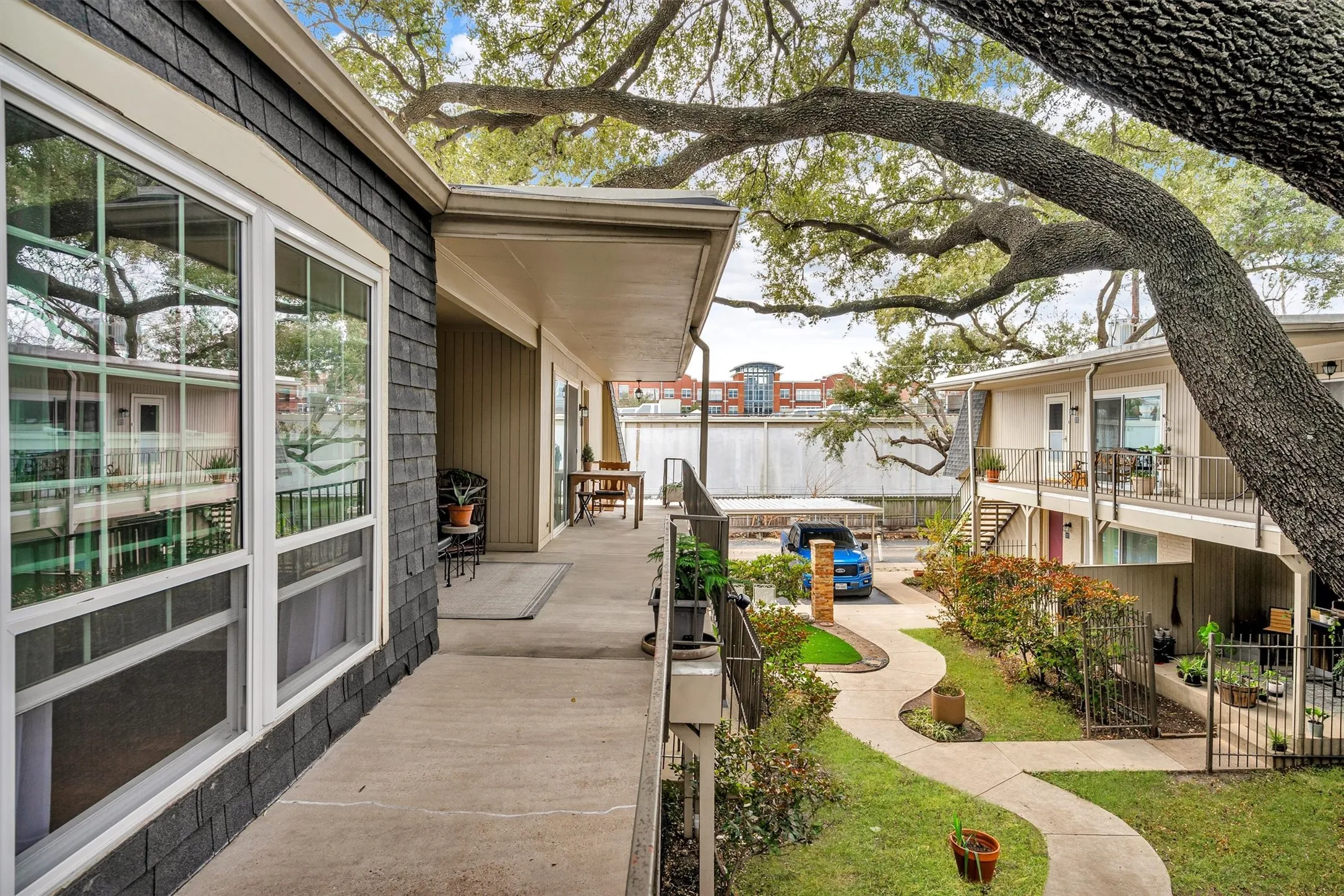 Condominium For Sale in Dallas County , 5305 Fleetwood Oaks Avenue 274, Dallas, Texas 75235, 1 Bedroom, 1 Bathroom, Garage spaces, 695 Sqft, built in 1964, mls#21176185, Real Estate Agent in Dallas, Homes For Sale in Dallas county, Homes For Sale in Dallas, Realtor in Dallas Texas, Real Estate Brokerage Independent Realty Texas, Luminita Cordes Realtor