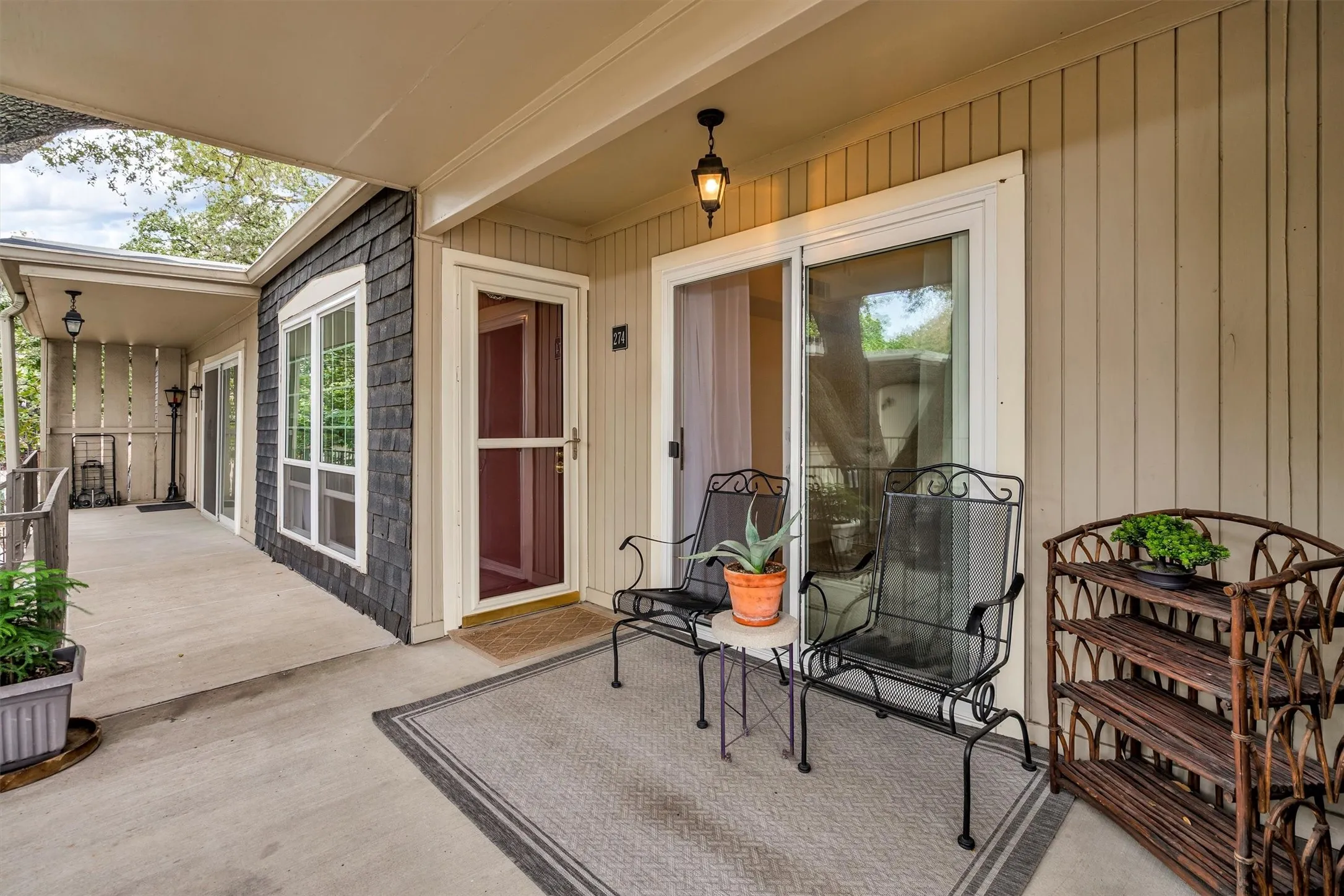 Condominium For Sale in Dallas County , 5305 Fleetwood Oaks Avenue 274, Dallas, Texas 75235, 1 Bedroom, 1 Bathroom, Garage spaces, 695 Sqft, built in 1964, mls#21176185, Real Estate Agent in Dallas, Homes For Sale in Dallas county, Homes For Sale in Dallas, Realtor in Dallas Texas, Real Estate Brokerage Independent Realty Texas, Luminita Cordes Realtor