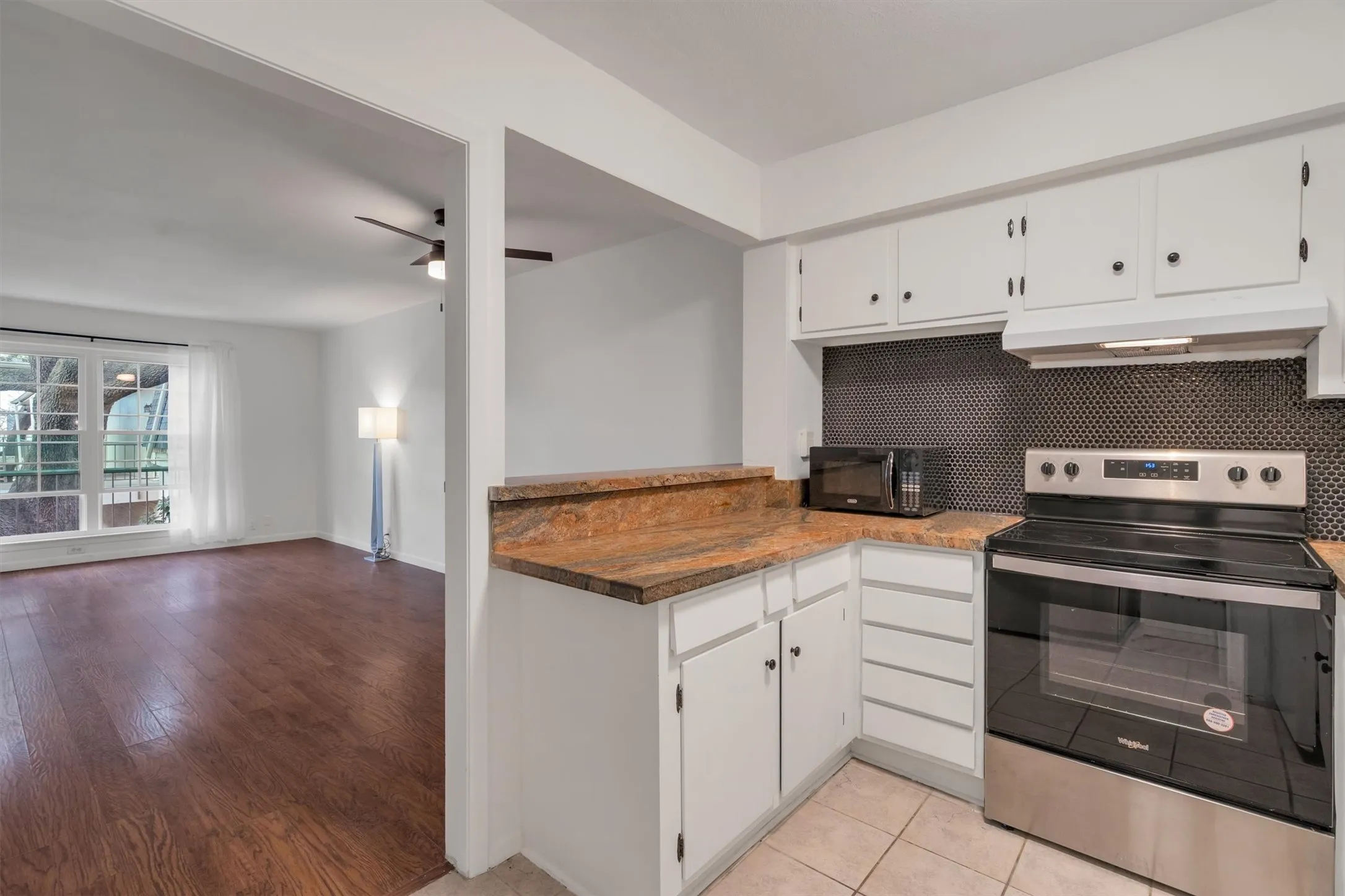 Condominium For Sale in Dallas County , 5305 Fleetwood Oaks Avenue 274, Dallas, Texas 75235, 1 Bedroom, 1 Bathroom, Garage spaces, 695 Sqft, built in 1964, mls#21176185, Real Estate Agent in Dallas, Homes For Sale in Dallas county, Homes For Sale in Dallas, Realtor in Dallas Texas, Real Estate Brokerage Independent Realty Texas, Luminita Cordes Realtor