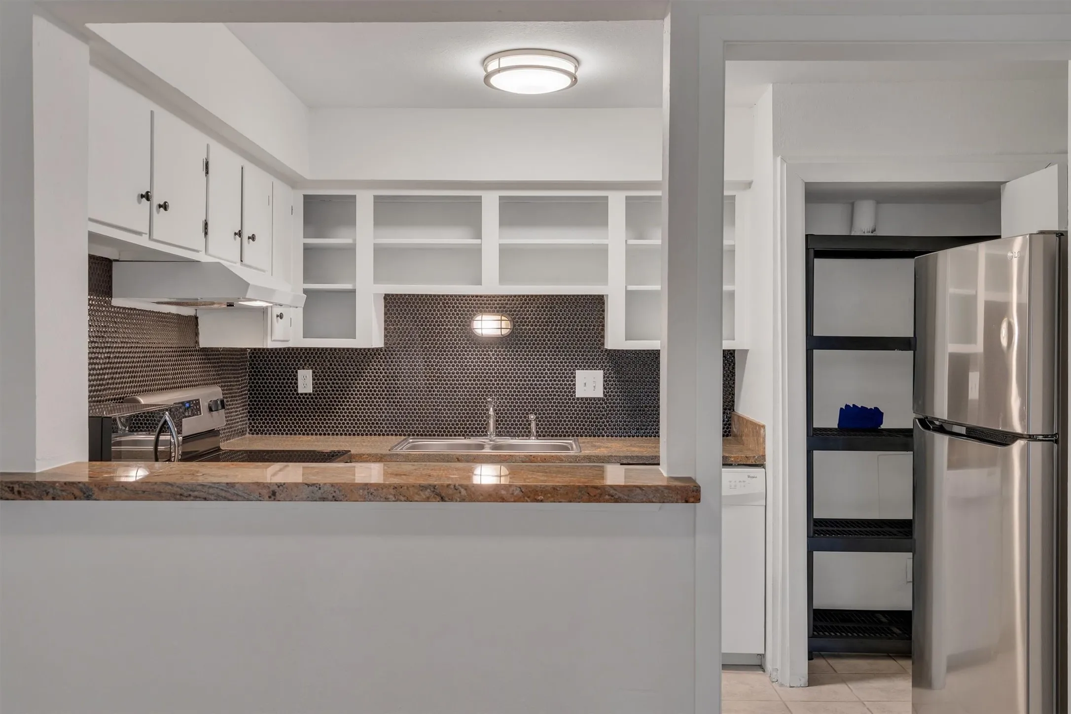 Condominium For Sale in Dallas County , 5305 Fleetwood Oaks Avenue 274, Dallas, Texas 75235, 1 Bedroom, 1 Bathroom, Garage spaces, 695 Sqft, built in 1964, mls#21176185, Real Estate Agent in Dallas, Homes For Sale in Dallas county, Homes For Sale in Dallas, Realtor in Dallas Texas, Real Estate Brokerage Independent Realty Texas, Luminita Cordes Realtor