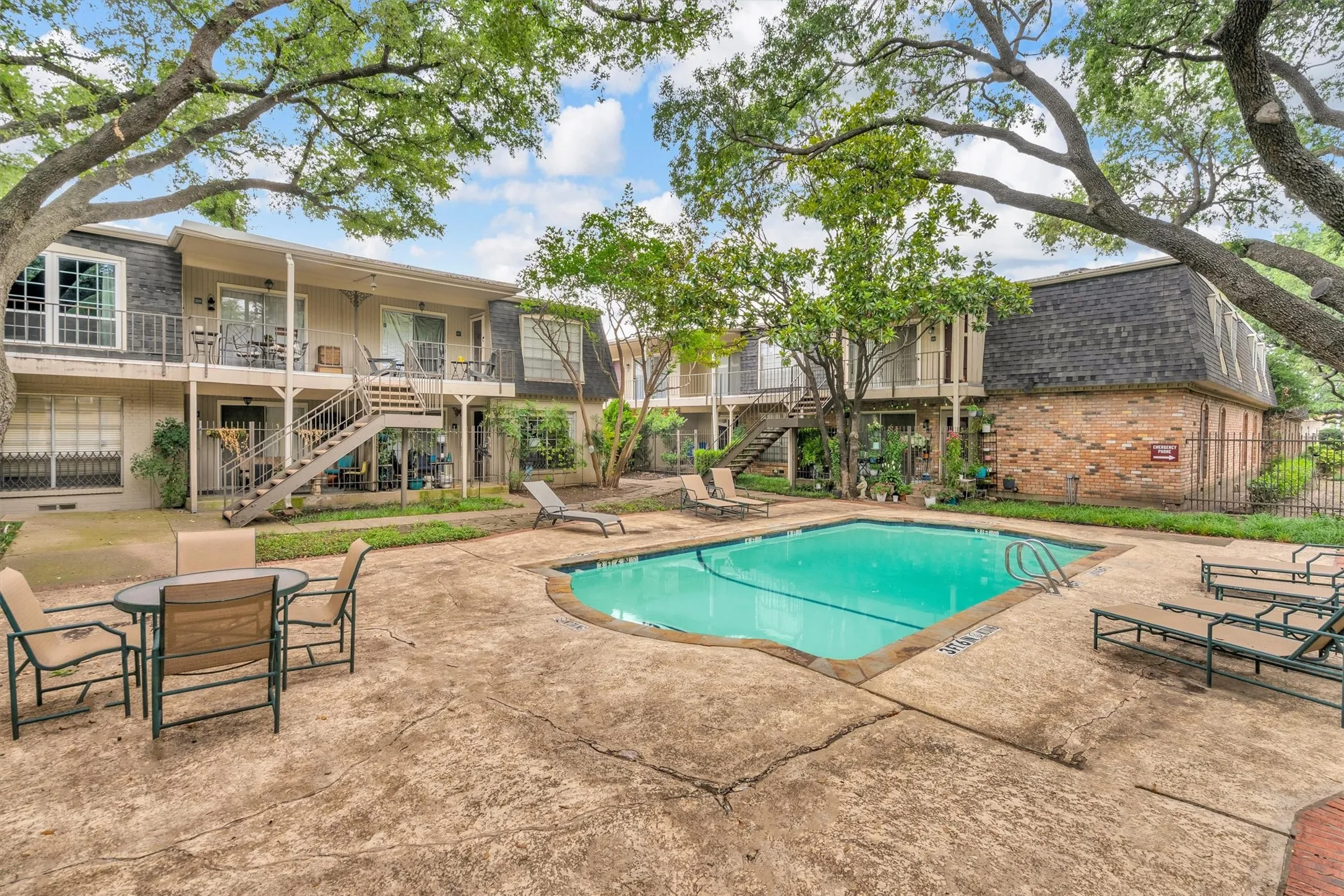 Condominium For Sale in Dallas County , 5305 Fleetwood Oaks Avenue 274, Dallas, Texas 75235, 1 Bedroom, 1 Bathroom, Garage spaces, 695 Sqft, built in 1964, mls#21176185, Real Estate Agent in Dallas, Homes For Sale in Dallas county, Homes For Sale in Dallas, Realtor in Dallas Texas, Real Estate Brokerage Independent Realty Texas, Luminita Cordes Realtor
