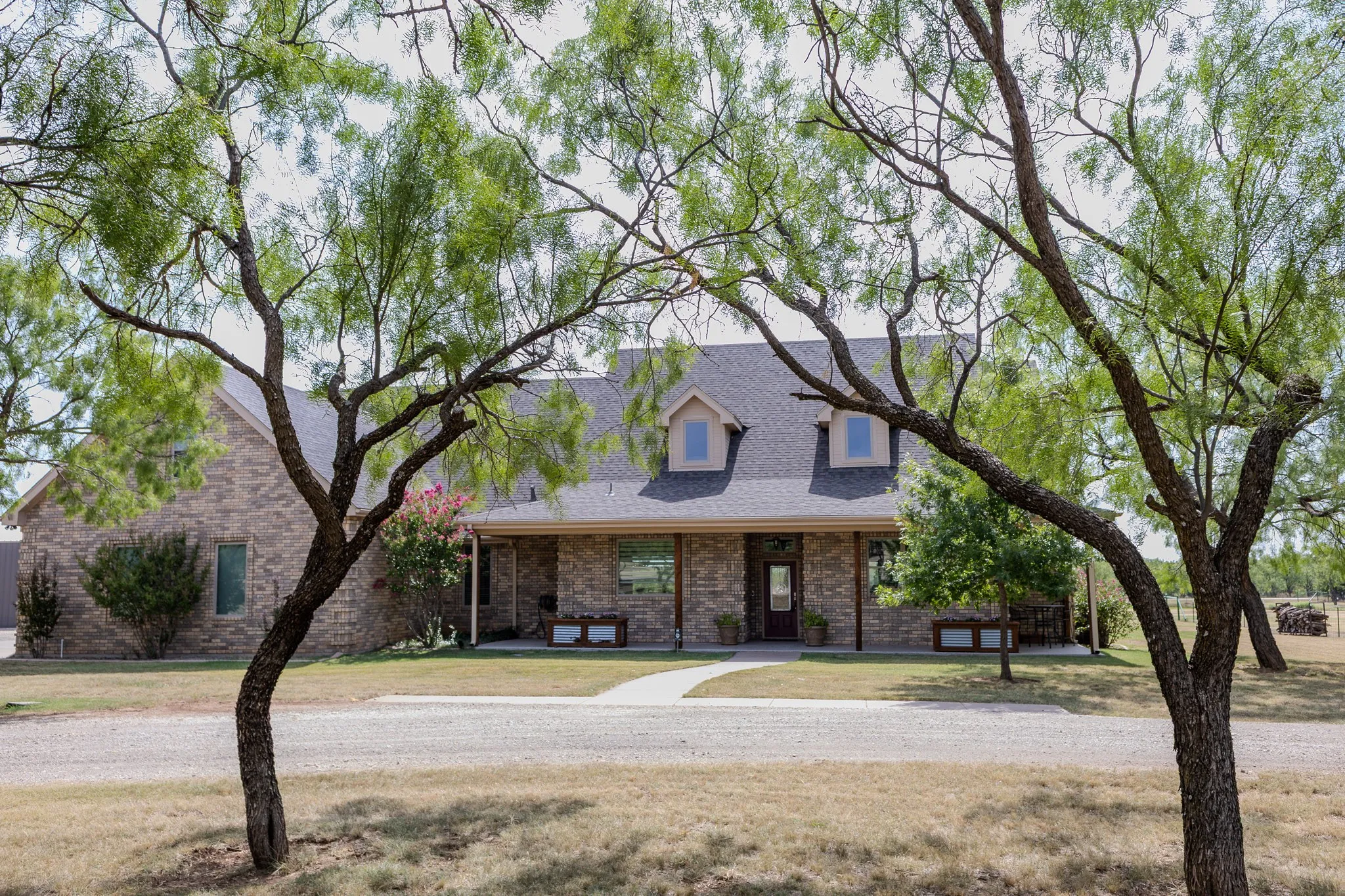 Single Family Residence For Sale in Taylor County , 213 Crooked Creek Road, Abilene, Texas 79602, 3 Bedroom, 3 Bathroom, 3 Garage spaces, 3,433 Sqft, built in 2003, mls#21178821, Real Estate Agent in Abilene, Homes For Sale in Taylor county, Homes For Sale in Abilene, Realtor in Abilene Texas, Real Estate Brokerage Independent Realty Texas, Luminita Cordes Realtor
