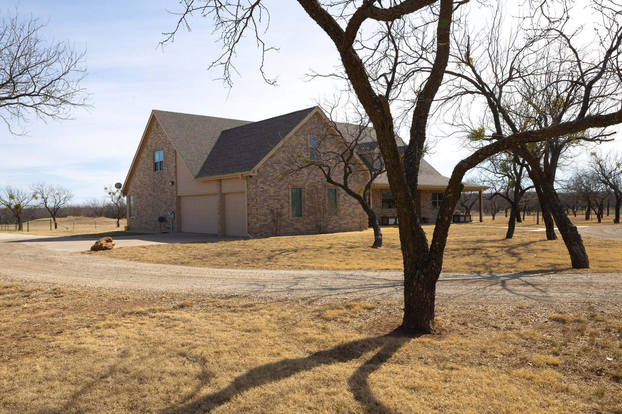 Single Family Residence For Sale in Taylor County , 213 Crooked Creek Road, Abilene, Texas 79602, 3 Bedroom, 3 Bathroom, 3 Garage spaces, 3,433 Sqft, built in 2003, mls#21178821, Real Estate Agent in Abilene, Homes For Sale in Taylor county, Homes For Sale in Abilene, Realtor in Abilene Texas, Real Estate Brokerage Independent Realty Texas, Luminita Cordes Realtor