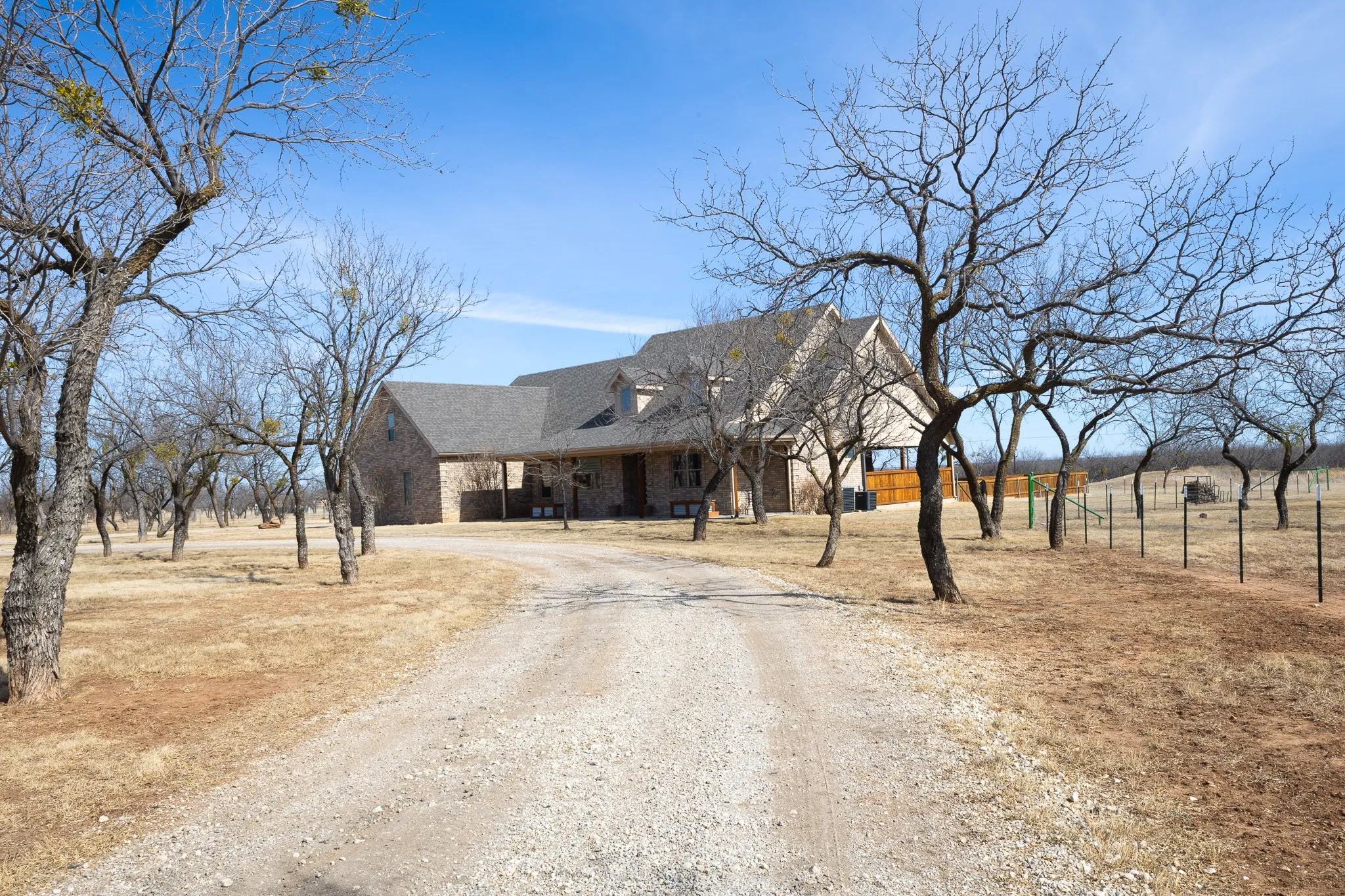 Single Family Residence For Sale in Taylor County , 213 Crooked Creek Road, Abilene, Texas 79602, 3 Bedroom, 3 Bathroom, 3 Garage spaces, 3,433 Sqft, built in 2003, mls#21178821, Real Estate Agent in Abilene, Homes For Sale in Taylor county, Homes For Sale in Abilene, Realtor in Abilene Texas, Real Estate Brokerage Independent Realty Texas, Luminita Cordes Realtor
