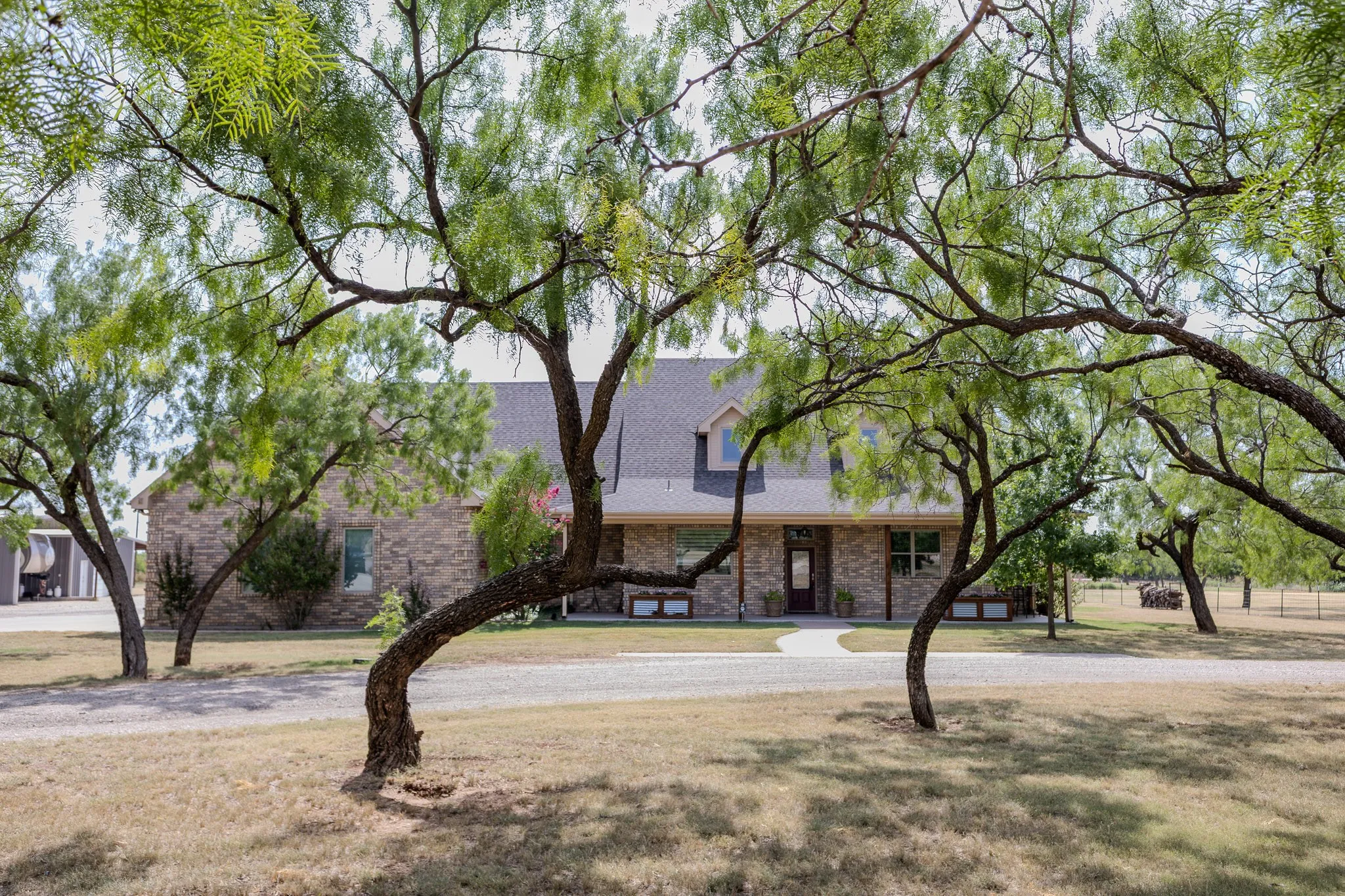 Single Family Residence For Sale in Taylor County , 213 Crooked Creek Road, Abilene, Texas 79602, 3 Bedroom, 3 Bathroom, 3 Garage spaces, 3,433 Sqft, built in 2003, mls#21178821, Real Estate Agent in Abilene, Homes For Sale in Taylor county, Homes For Sale in Abilene, Realtor in Abilene Texas, Real Estate Brokerage Independent Realty Texas, Luminita Cordes Realtor