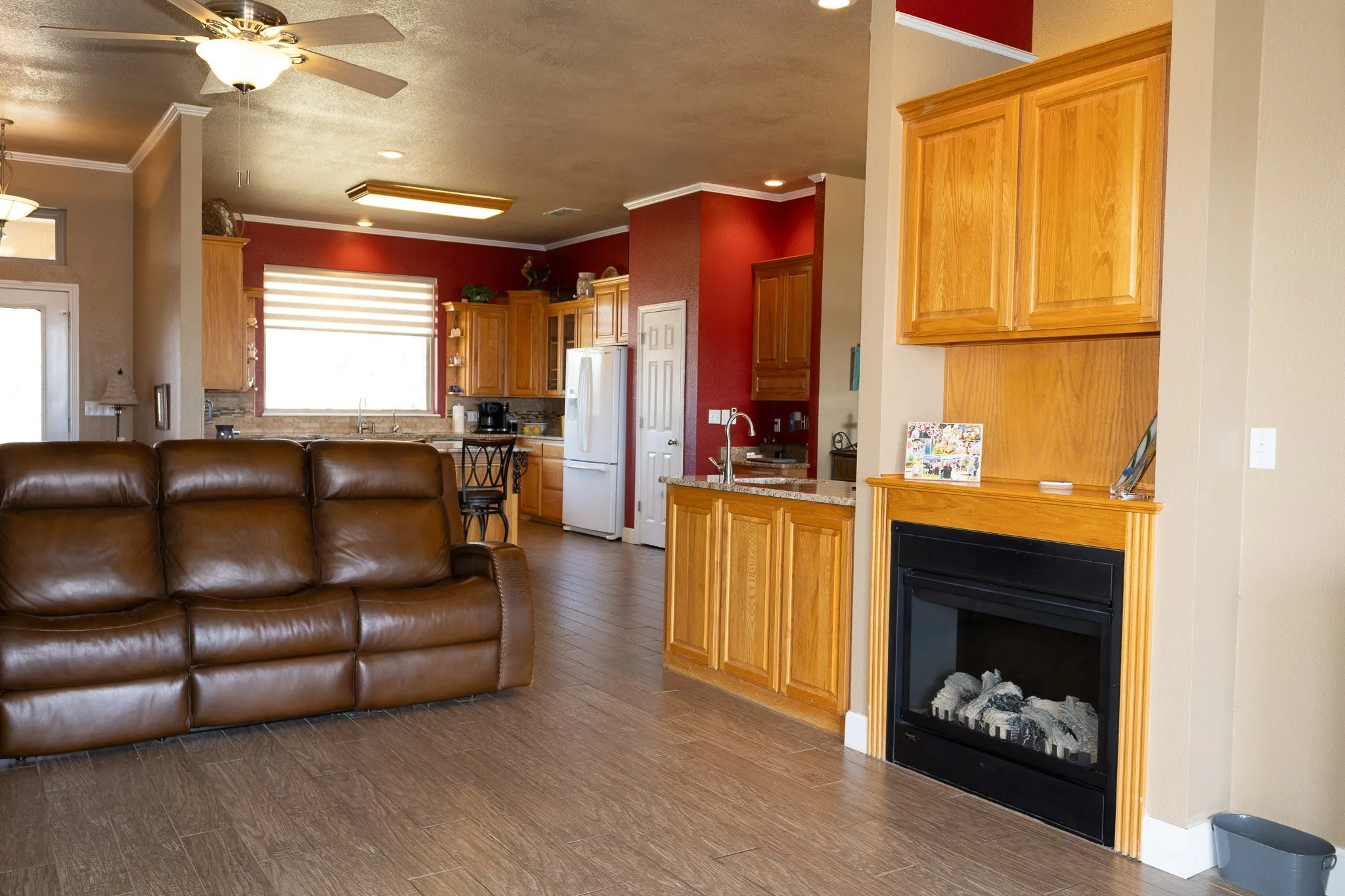 Single Family Residence For Sale in Taylor County , 213 Crooked Creek Road, Abilene, Texas 79602, 3 Bedroom, 3 Bathroom, 3 Garage spaces, 3,433 Sqft, built in 2003, mls#21178821, Real Estate Agent in Abilene, Homes For Sale in Taylor county, Homes For Sale in Abilene, Realtor in Abilene Texas, Real Estate Brokerage Independent Realty Texas, Luminita Cordes Realtor