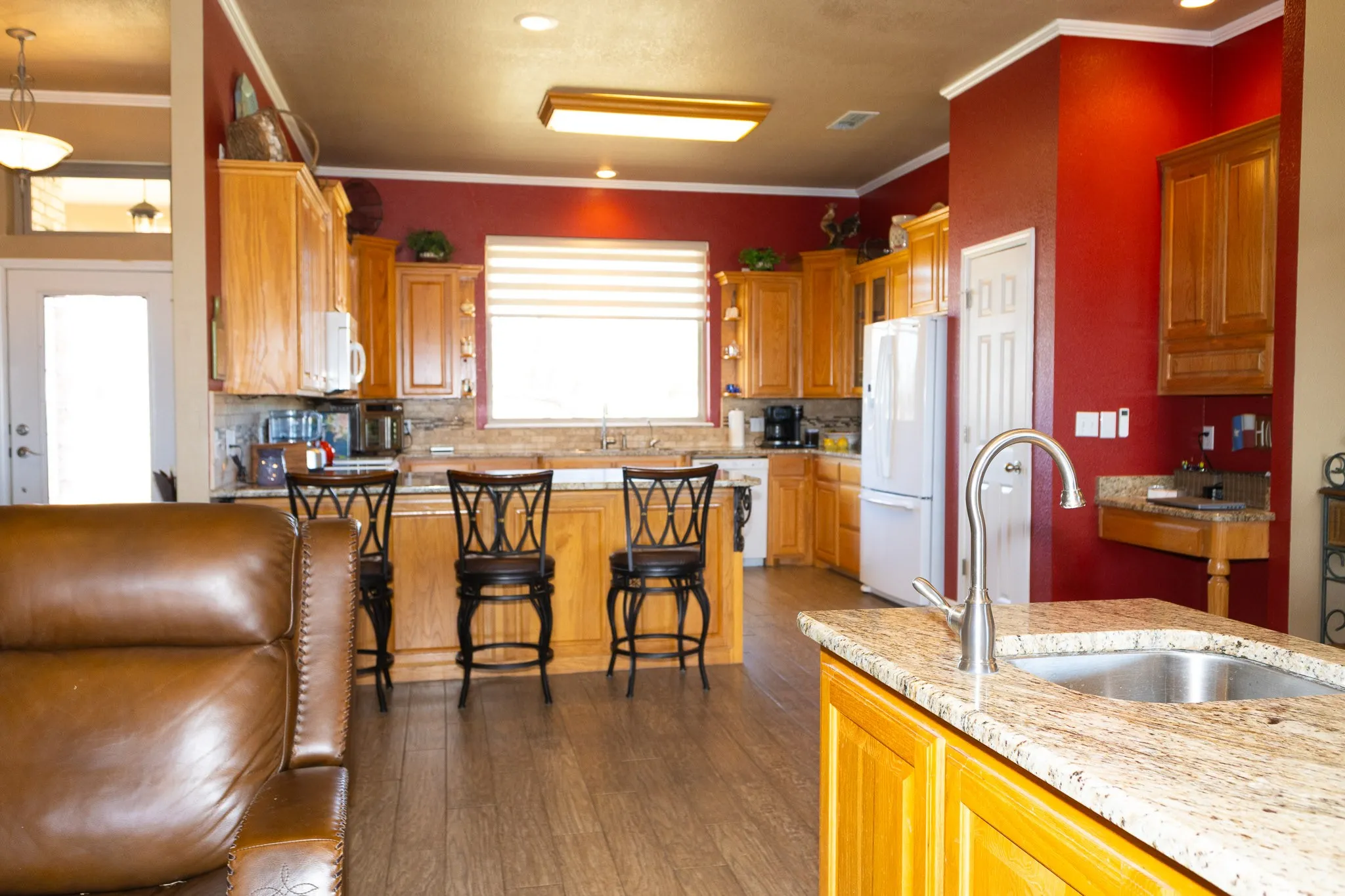 Single Family Residence For Sale in Taylor County , 213 Crooked Creek Road, Abilene, Texas 79602, 3 Bedroom, 3 Bathroom, 3 Garage spaces, 3,433 Sqft, built in 2003, mls#21178821, Real Estate Agent in Abilene, Homes For Sale in Taylor county, Homes For Sale in Abilene, Realtor in Abilene Texas, Real Estate Brokerage Independent Realty Texas, Luminita Cordes Realtor