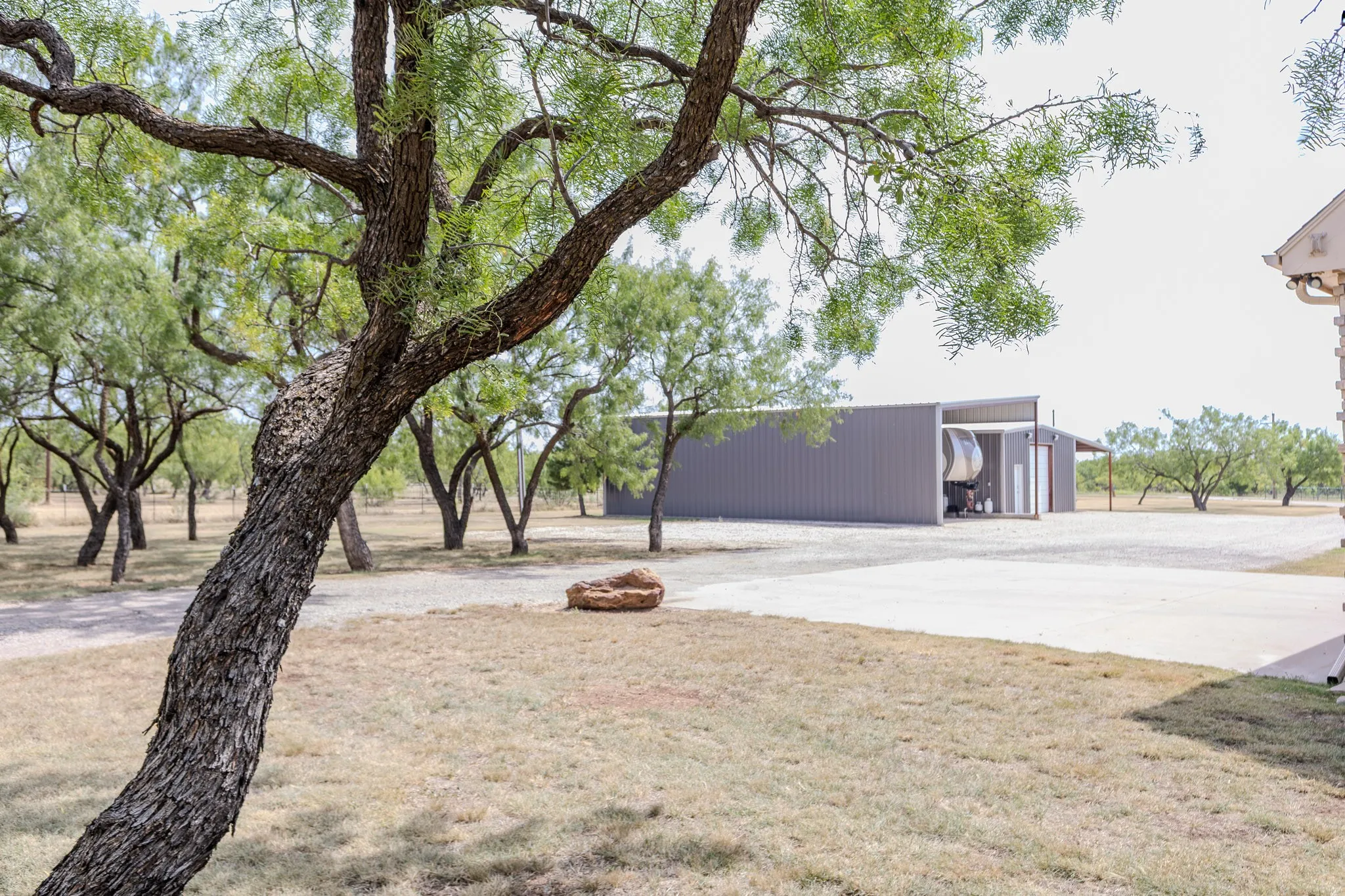 Single Family Residence For Sale in Taylor County , 213 Crooked Creek Road, Abilene, Texas 79602, 3 Bedroom, 3 Bathroom, 3 Garage spaces, 3,433 Sqft, built in 2003, mls#21178821, Real Estate Agent in Abilene, Homes For Sale in Taylor county, Homes For Sale in Abilene, Realtor in Abilene Texas, Real Estate Brokerage Independent Realty Texas, Luminita Cordes Realtor
