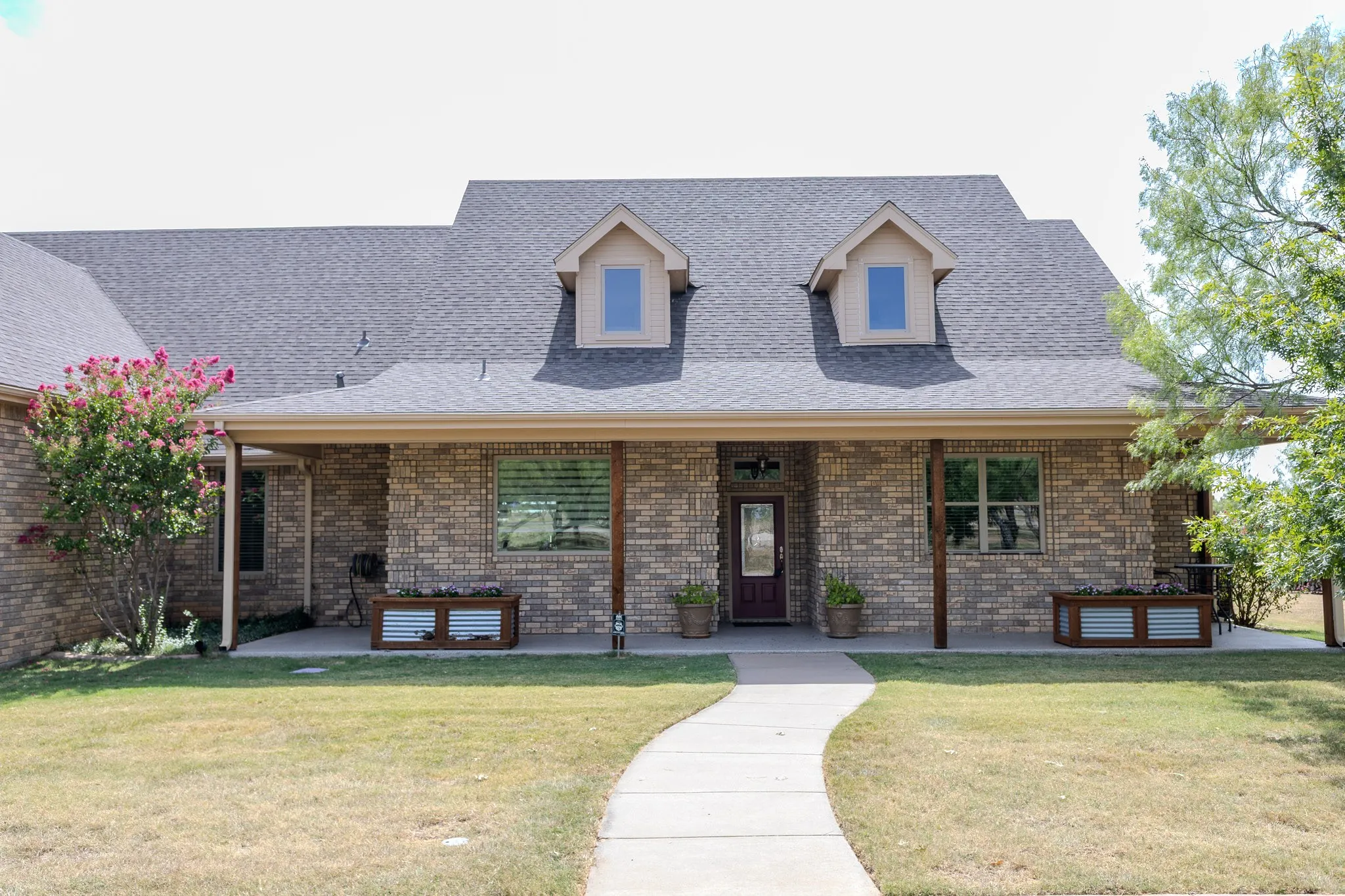 Single Family Residence For Sale in Taylor County , 213 Crooked Creek Road, Abilene, Texas 79602, 3 Bedroom, 3 Bathroom, 3 Garage spaces, 3,433 Sqft, built in 2003, mls#21178821, Real Estate Agent in Abilene, Homes For Sale in Taylor county, Homes For Sale in Abilene, Realtor in Abilene Texas, Real Estate Brokerage Independent Realty Texas, Luminita Cordes Realtor