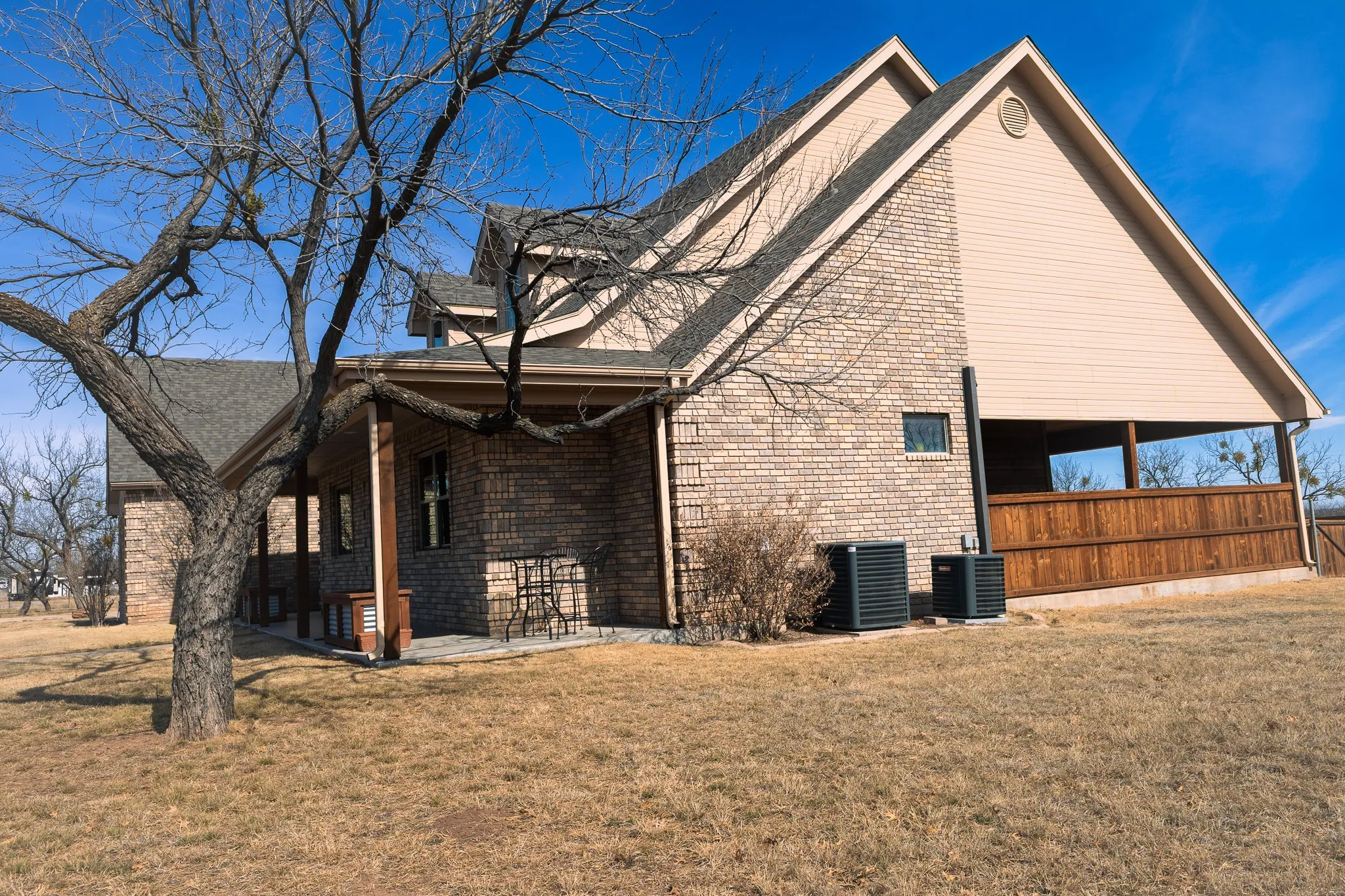 Single Family Residence For Sale in Taylor County , 213 Crooked Creek Road, Abilene, Texas 79602, 3 Bedroom, 3 Bathroom, 3 Garage spaces, 3,433 Sqft, built in 2003, mls#21178821, Real Estate Agent in Abilene, Homes For Sale in Taylor county, Homes For Sale in Abilene, Realtor in Abilene Texas, Real Estate Brokerage Independent Realty Texas, Luminita Cordes Realtor