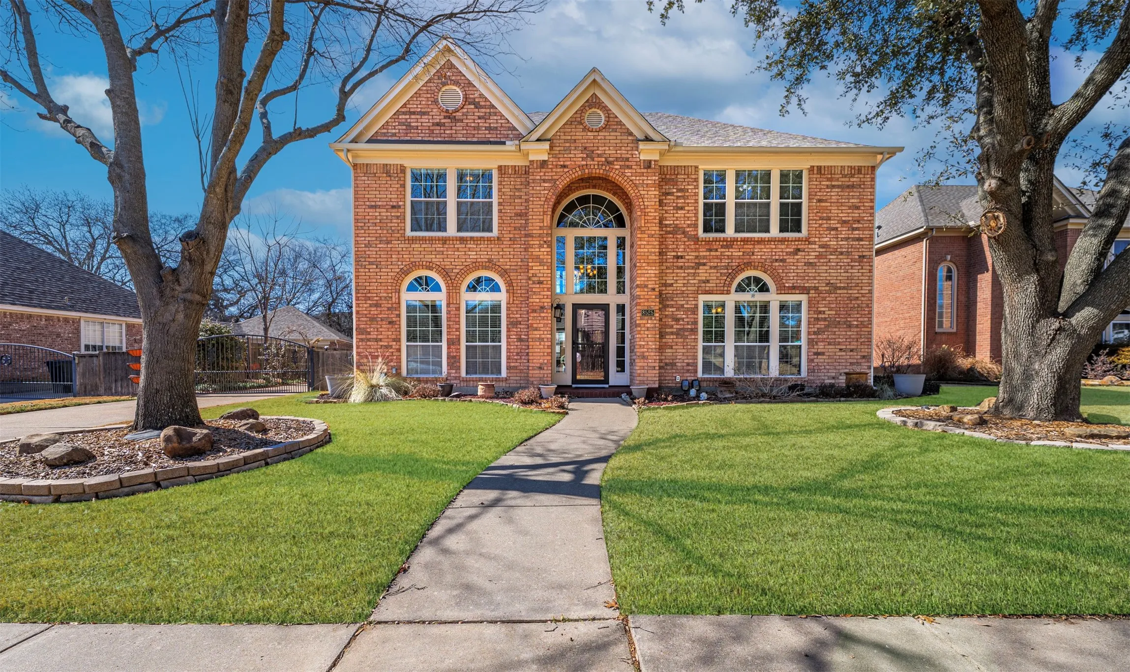 Single Family Residence For Sale in Tarrant County , 8525 Castle Creek Road, North Richland Hills, Texas 76182, 4 Bedroom, 3 Bathroom, 2 Garage spaces, 3,822 Sqft, built in 1993, Preowned, mls#21169439, Real Estate Agent in North Richland Hills, Homes For Sale in Tarrant county, Homes For Sale in North Richland Hills, Realtor in North Richland Hills Texas, Real Estate Brokerage Independent Realty Texas, Luminita Cordes Realtor