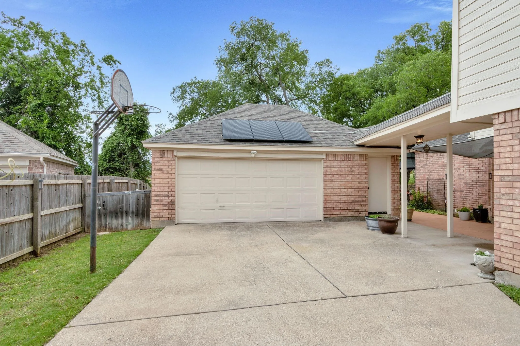 Single Family Residence For Sale in Tarrant County , 8525 Castle Creek Road, North Richland Hills, Texas 76182, 4 Bedroom, 3 Bathroom, 2 Garage spaces, 3,822 Sqft, built in 1993, Preowned, mls#21169439, Real Estate Agent in North Richland Hills, Homes For Sale in Tarrant county, Homes For Sale in North Richland Hills, Realtor in North Richland Hills Texas, Real Estate Brokerage Independent Realty Texas, Luminita Cordes Realtor