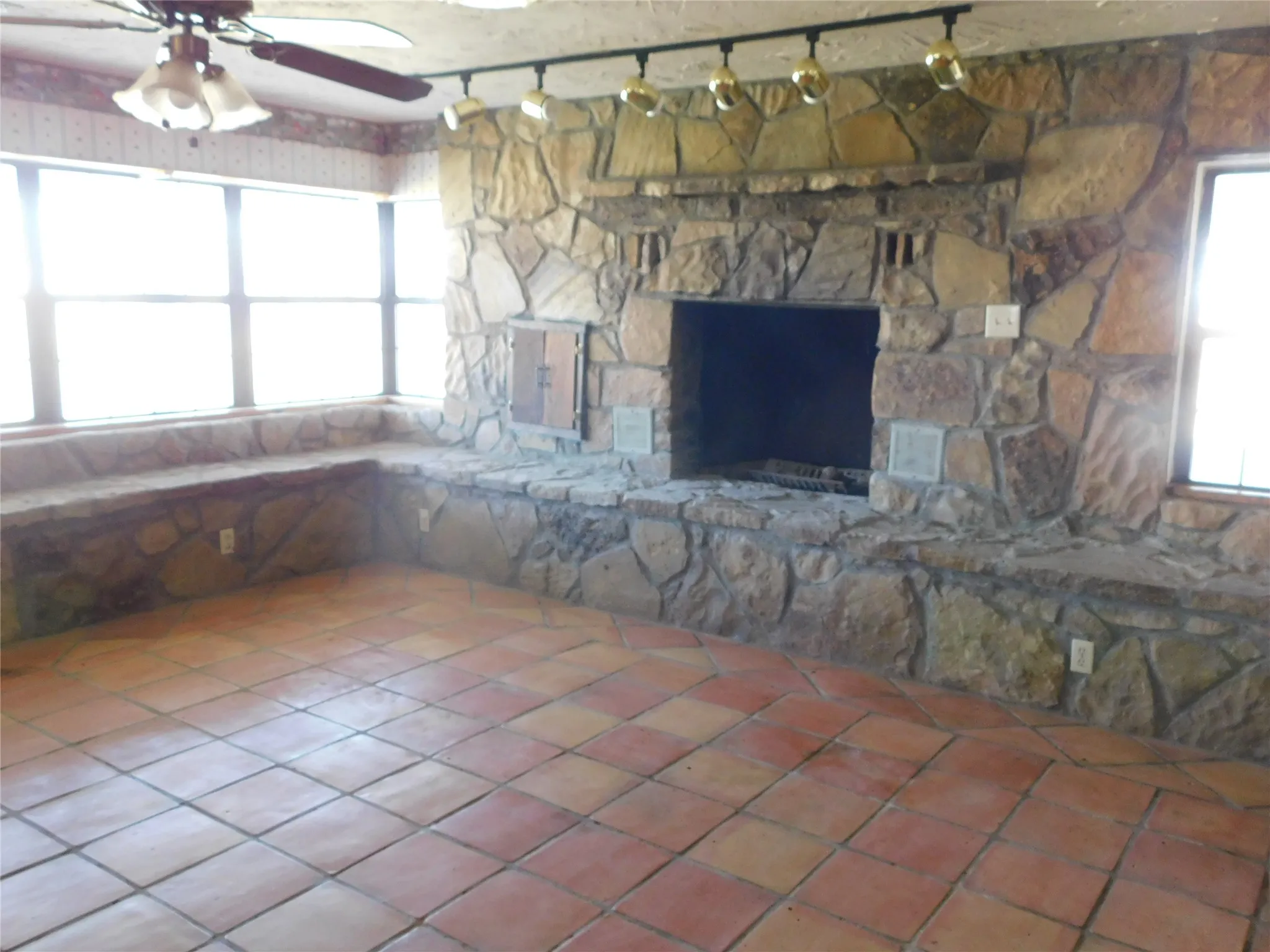 Single Family Residence For Sale in Brown County , 4405 Fm 1849, Brownwood, Texas 76801, 5 Bedroom, 5 Bathroom, 2 Garage spaces, 3,696 Sqft, built in 1995, mls#21178870, Real Estate Agent in Brownwood, Homes For Sale in Brown county, Homes For Sale in Brownwood, Realtor in Brownwood Texas, Real Estate Brokerage Independent Realty Texas, Luminita Cordes Realtor