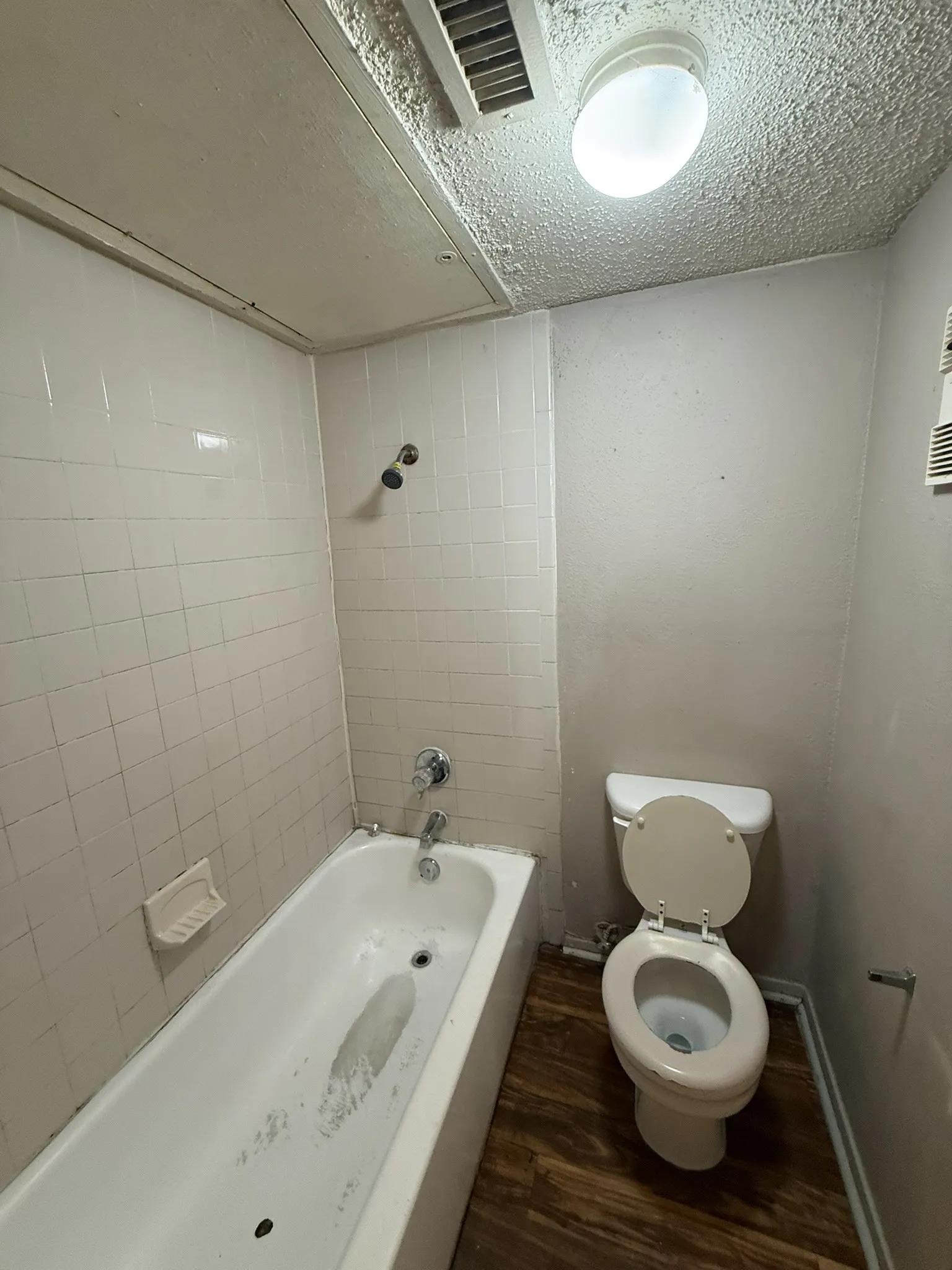 Condominium For Sale in Dallas County , 6050 Melody Lane 308, Dallas, Texas 75231, 1 Bedroom, 1 Bathroom, Garage spaces, 787 Sqft, built in 1979, mls#21178683, Real Estate Agent in Dallas, Homes For Sale in Dallas county, Homes For Sale in Dallas, Realtor in Dallas Texas, Real Estate Brokerage Independent Realty Texas, Luminita Cordes Realtor