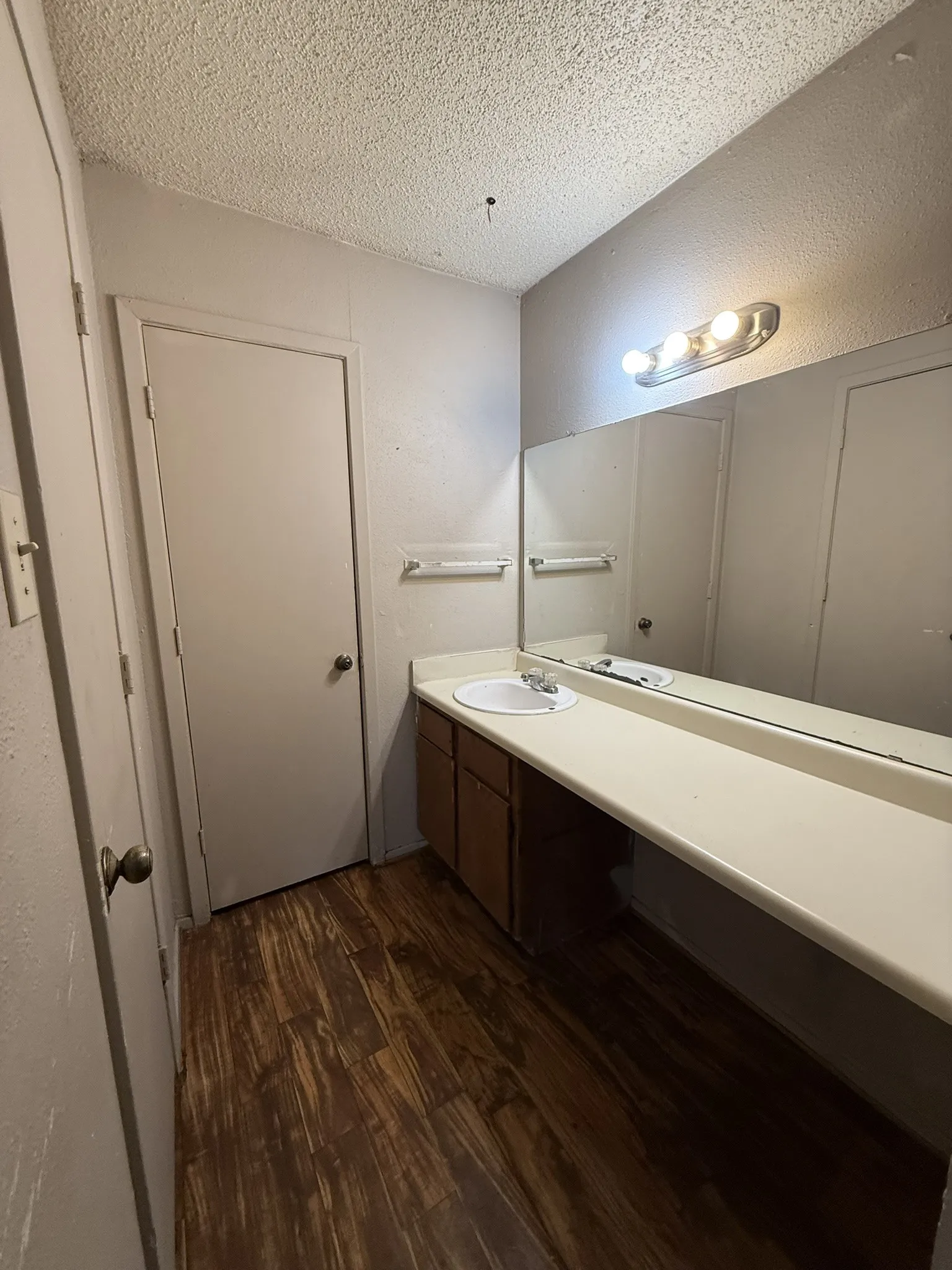 Condominium For Sale in Dallas County , 6050 Melody Lane 308, Dallas, Texas 75231, 1 Bedroom, 1 Bathroom, Garage spaces, 787 Sqft, built in 1979, mls#21178683, Real Estate Agent in Dallas, Homes For Sale in Dallas county, Homes For Sale in Dallas, Realtor in Dallas Texas, Real Estate Brokerage Independent Realty Texas, Luminita Cordes Realtor