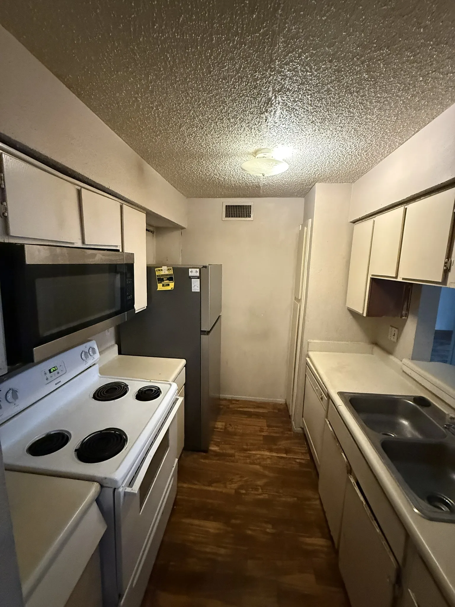 Condominium For Sale in Dallas County , 6050 Melody Lane 308, Dallas, Texas 75231, 1 Bedroom, 1 Bathroom, Garage spaces, 787 Sqft, built in 1979, mls#21178683, Real Estate Agent in Dallas, Homes For Sale in Dallas county, Homes For Sale in Dallas, Realtor in Dallas Texas, Real Estate Brokerage Independent Realty Texas, Luminita Cordes Realtor
