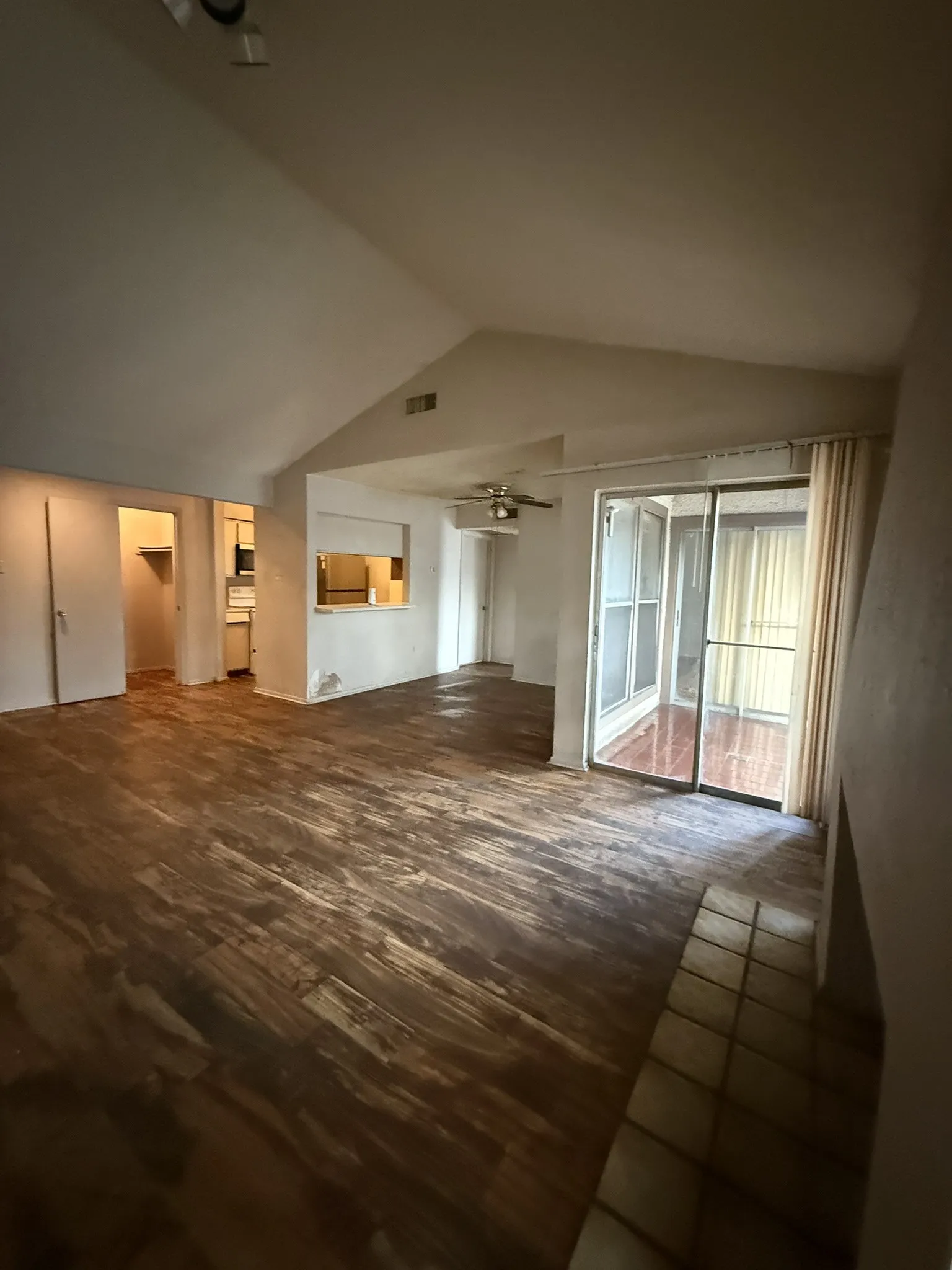 Condominium For Sale in Dallas County , 6050 Melody Lane 308, Dallas, Texas 75231, 1 Bedroom, 1 Bathroom, Garage spaces, 787 Sqft, built in 1979, mls#21178683, Real Estate Agent in Dallas, Homes For Sale in Dallas county, Homes For Sale in Dallas, Realtor in Dallas Texas, Real Estate Brokerage Independent Realty Texas, Luminita Cordes Realtor