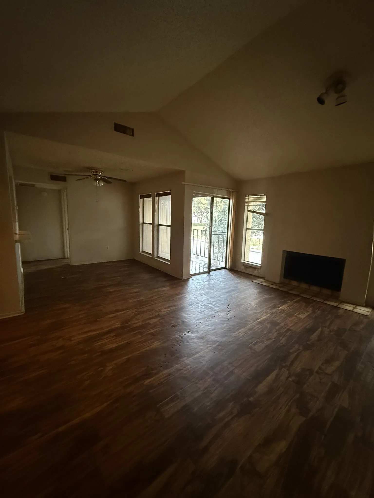 Condominium For Sale in Dallas County , 6050 Melody Lane 308, Dallas, Texas 75231, 1 Bedroom, 1 Bathroom, Garage spaces, 787 Sqft, built in 1979, mls#21178683, Real Estate Agent in Dallas, Homes For Sale in Dallas county, Homes For Sale in Dallas, Realtor in Dallas Texas, Real Estate Brokerage Independent Realty Texas, Luminita Cordes Realtor