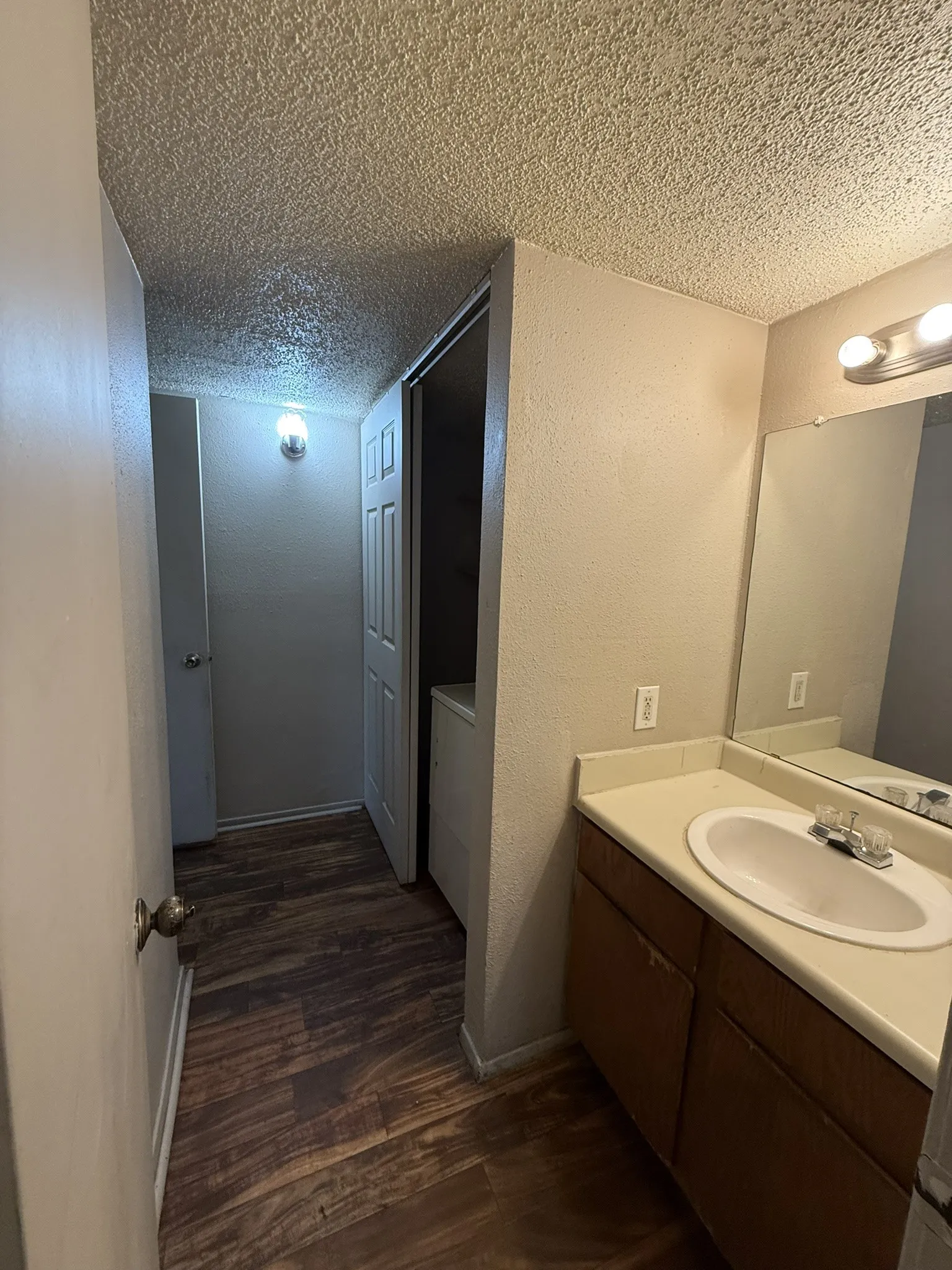 Condominium For Sale in Dallas County , 6050 Melody Lane 308, Dallas, Texas 75231, 1 Bedroom, 1 Bathroom, Garage spaces, 787 Sqft, built in 1979, mls#21178683, Real Estate Agent in Dallas, Homes For Sale in Dallas county, Homes For Sale in Dallas, Realtor in Dallas Texas, Real Estate Brokerage Independent Realty Texas, Luminita Cordes Realtor
