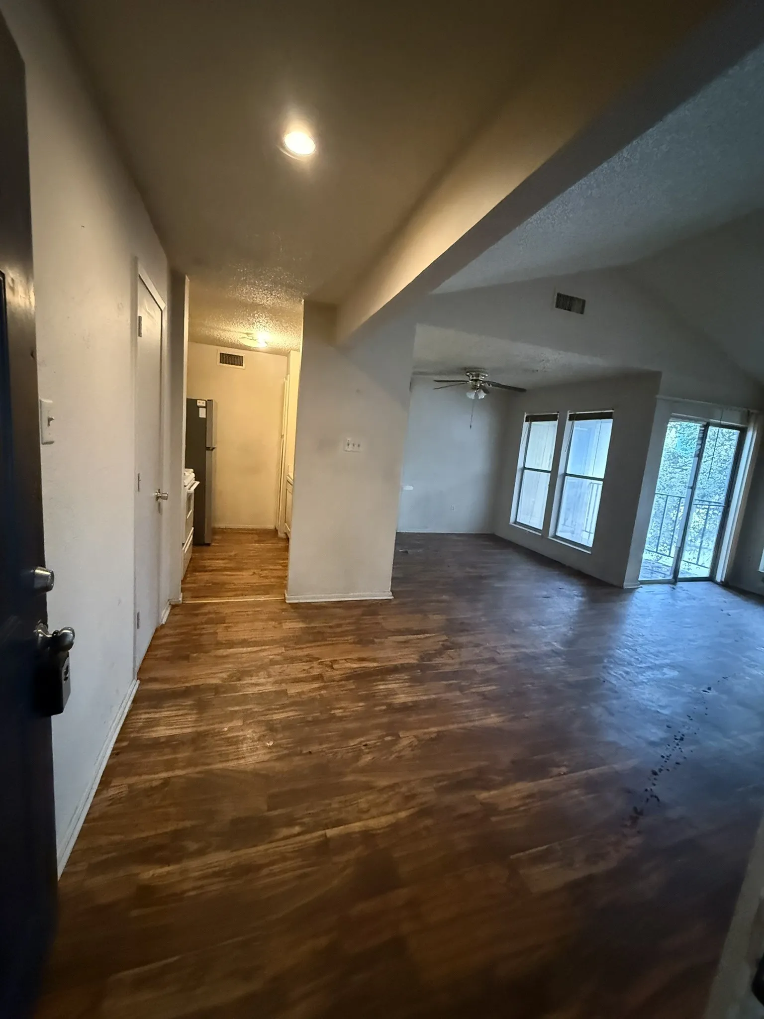 Condominium For Sale in Dallas County , 6050 Melody Lane 308, Dallas, Texas 75231, 1 Bedroom, 1 Bathroom, Garage spaces, 787 Sqft, built in 1979, mls#21178683, Real Estate Agent in Dallas, Homes For Sale in Dallas county, Homes For Sale in Dallas, Realtor in Dallas Texas, Real Estate Brokerage Independent Realty Texas, Luminita Cordes Realtor
