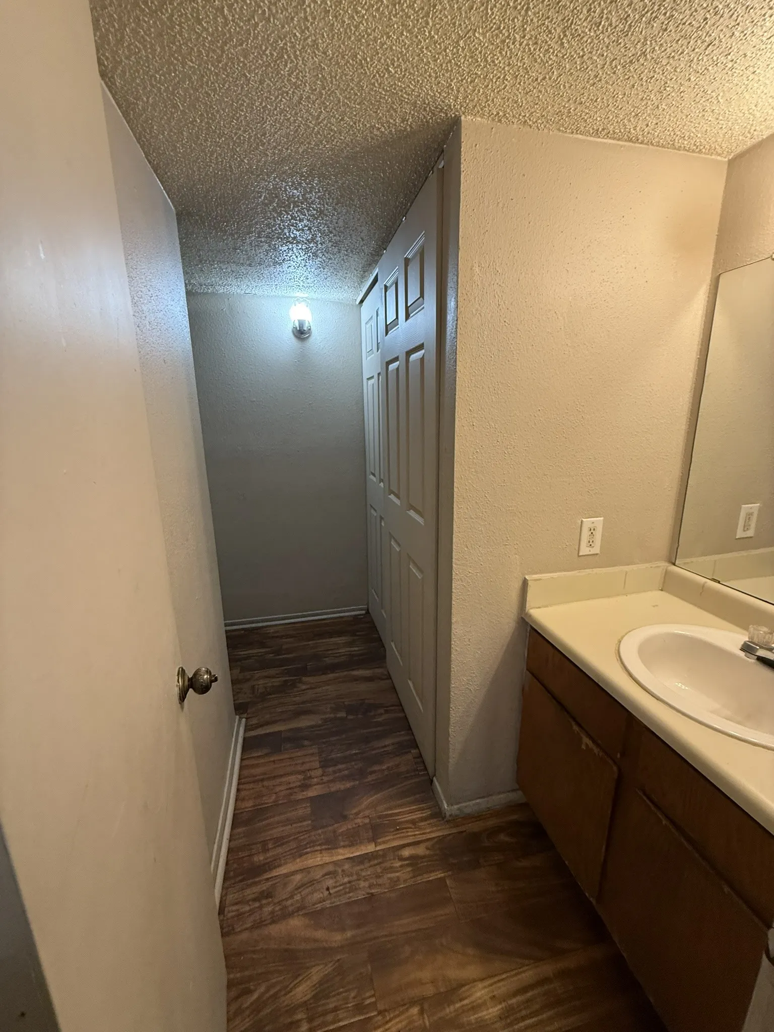 Condominium For Sale in Dallas County , 6050 Melody Lane 308, Dallas, Texas 75231, 1 Bedroom, 1 Bathroom, Garage spaces, 787 Sqft, built in 1979, mls#21178683, Real Estate Agent in Dallas, Homes For Sale in Dallas county, Homes For Sale in Dallas, Realtor in Dallas Texas, Real Estate Brokerage Independent Realty Texas, Luminita Cordes Realtor