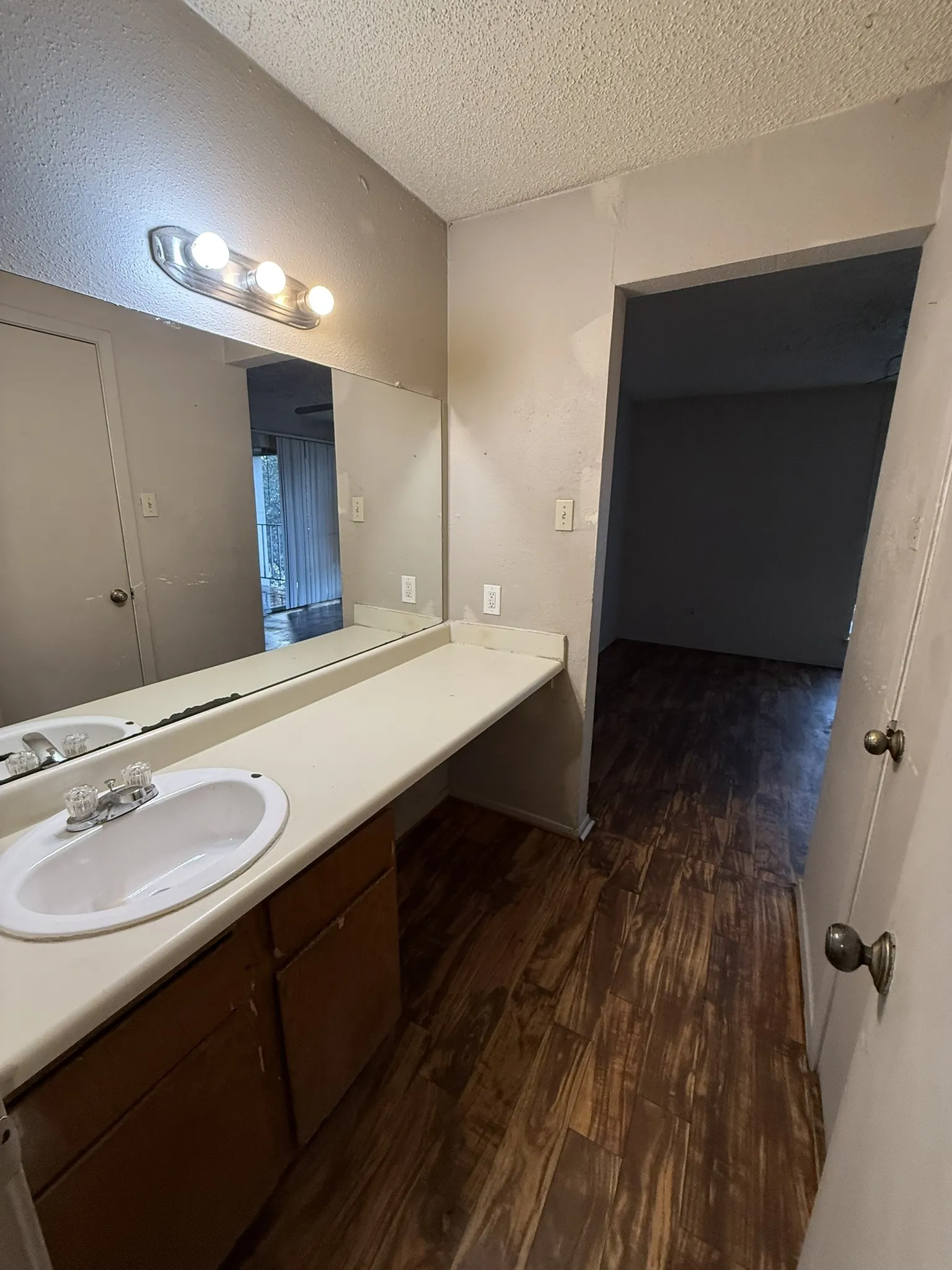 Condominium For Sale in Dallas County , 6050 Melody Lane 308, Dallas, Texas 75231, 1 Bedroom, 1 Bathroom, Garage spaces, 787 Sqft, built in 1979, mls#21178683, Real Estate Agent in Dallas, Homes For Sale in Dallas county, Homes For Sale in Dallas, Realtor in Dallas Texas, Real Estate Brokerage Independent Realty Texas, Luminita Cordes Realtor